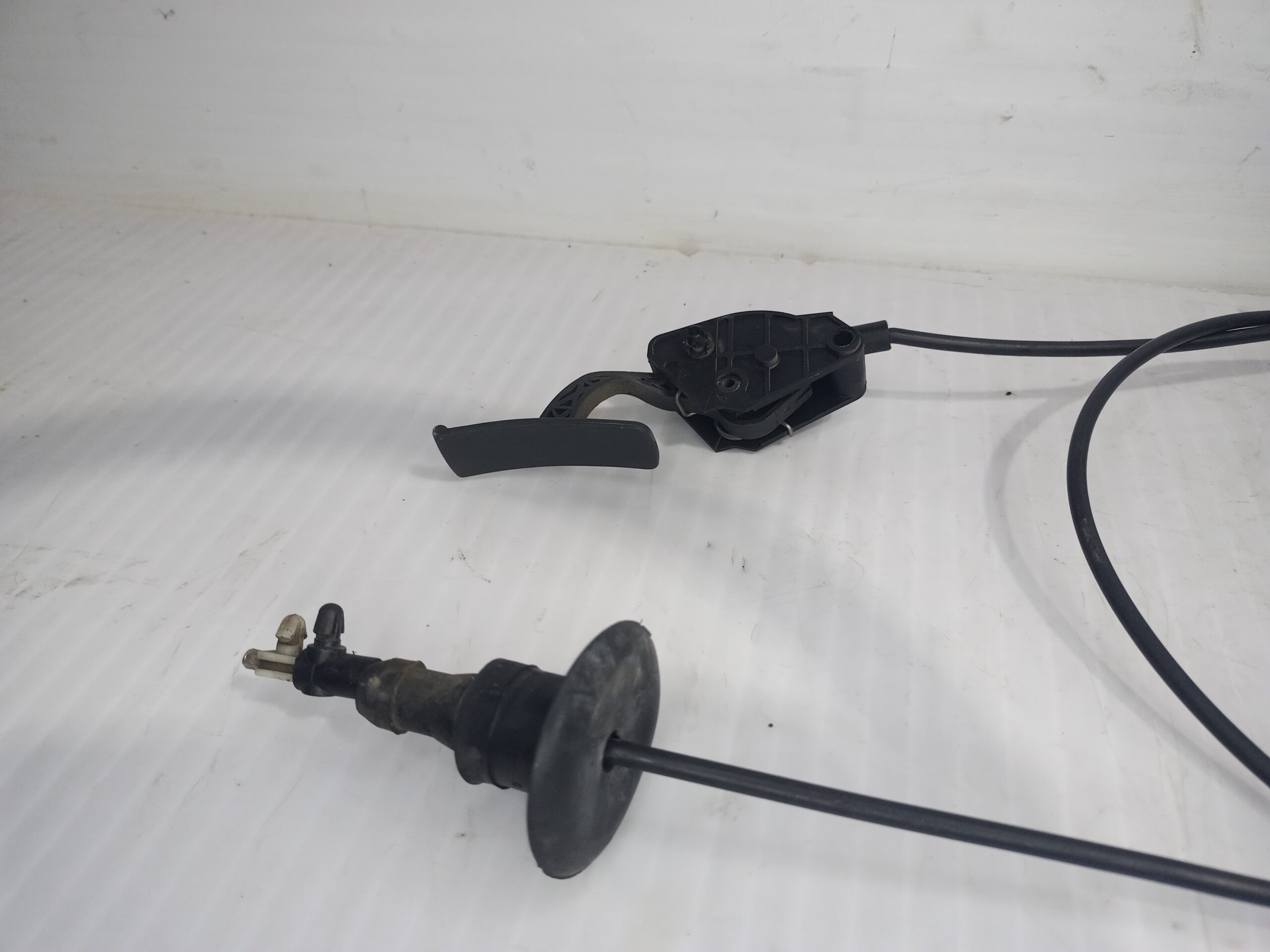 tirador_capot_7937s5_peugeot_3008_style