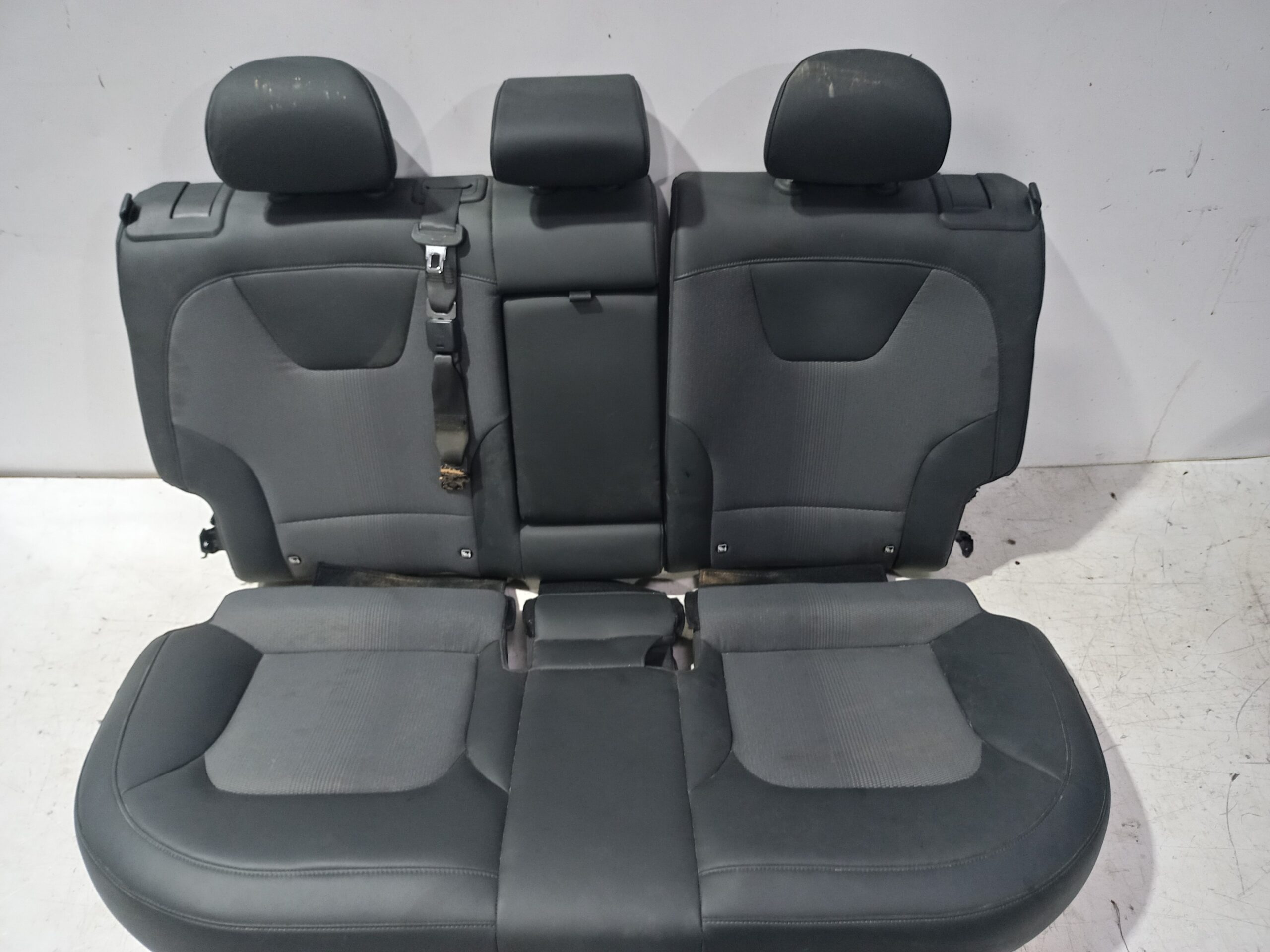 asiento_trasero_89100at620awz_kia_niro_sg2_hybrid_concept