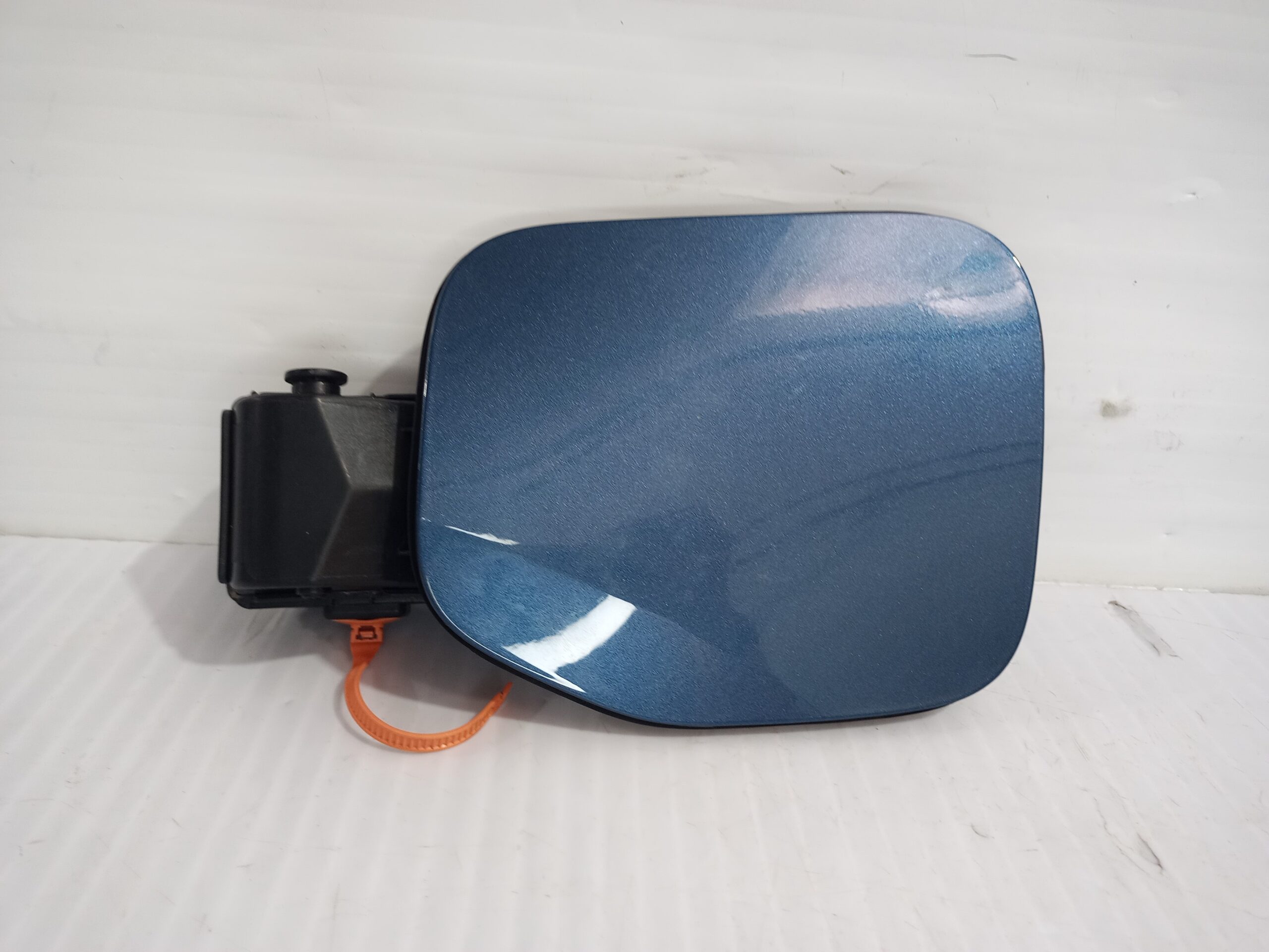 tapa_exterior_combustible_81595at500_815c0at000_kia_niro_sg2_hybrid_concept