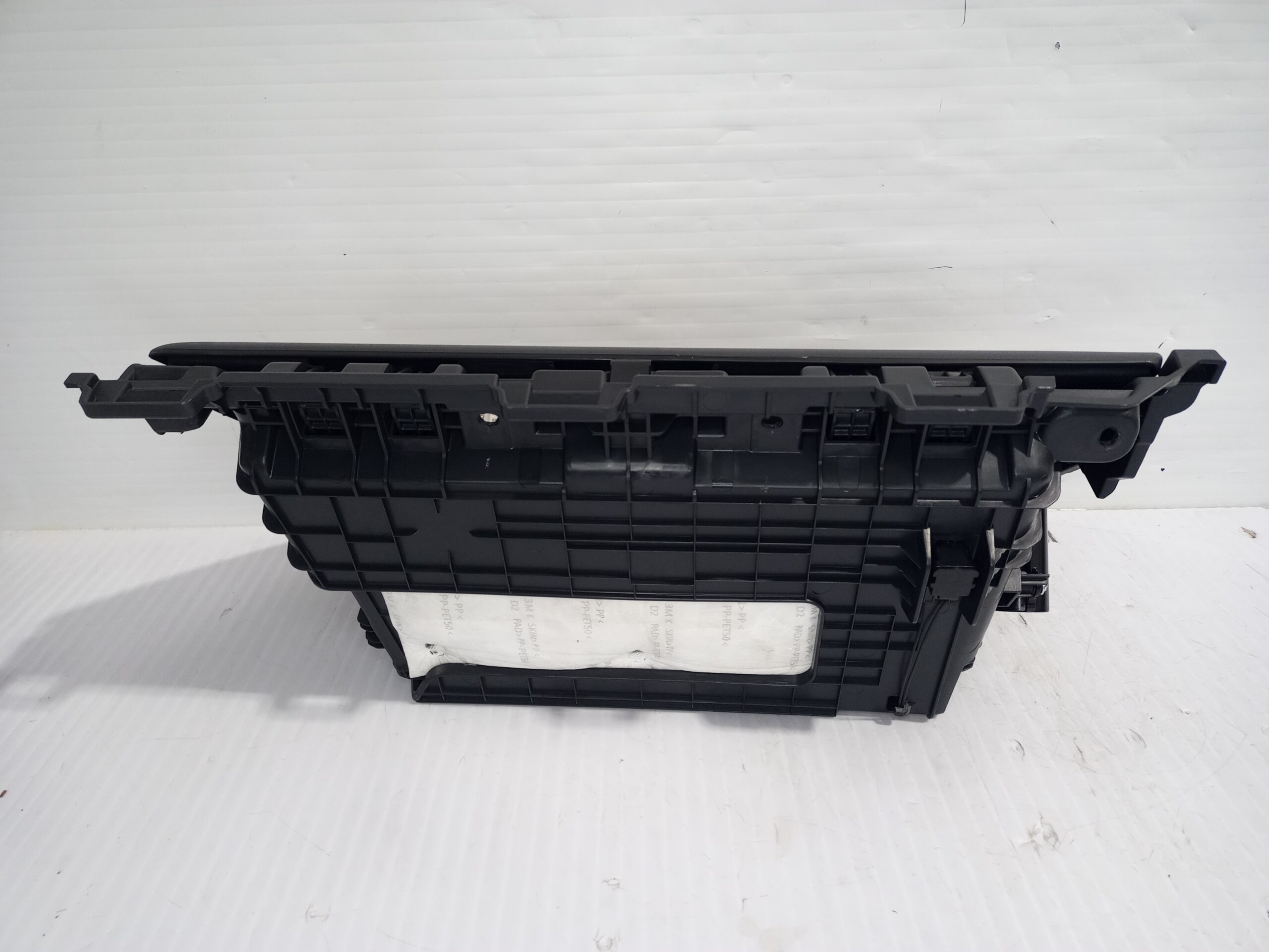 guantera_84541at000_kia_niro_sg2_hybrid_concept