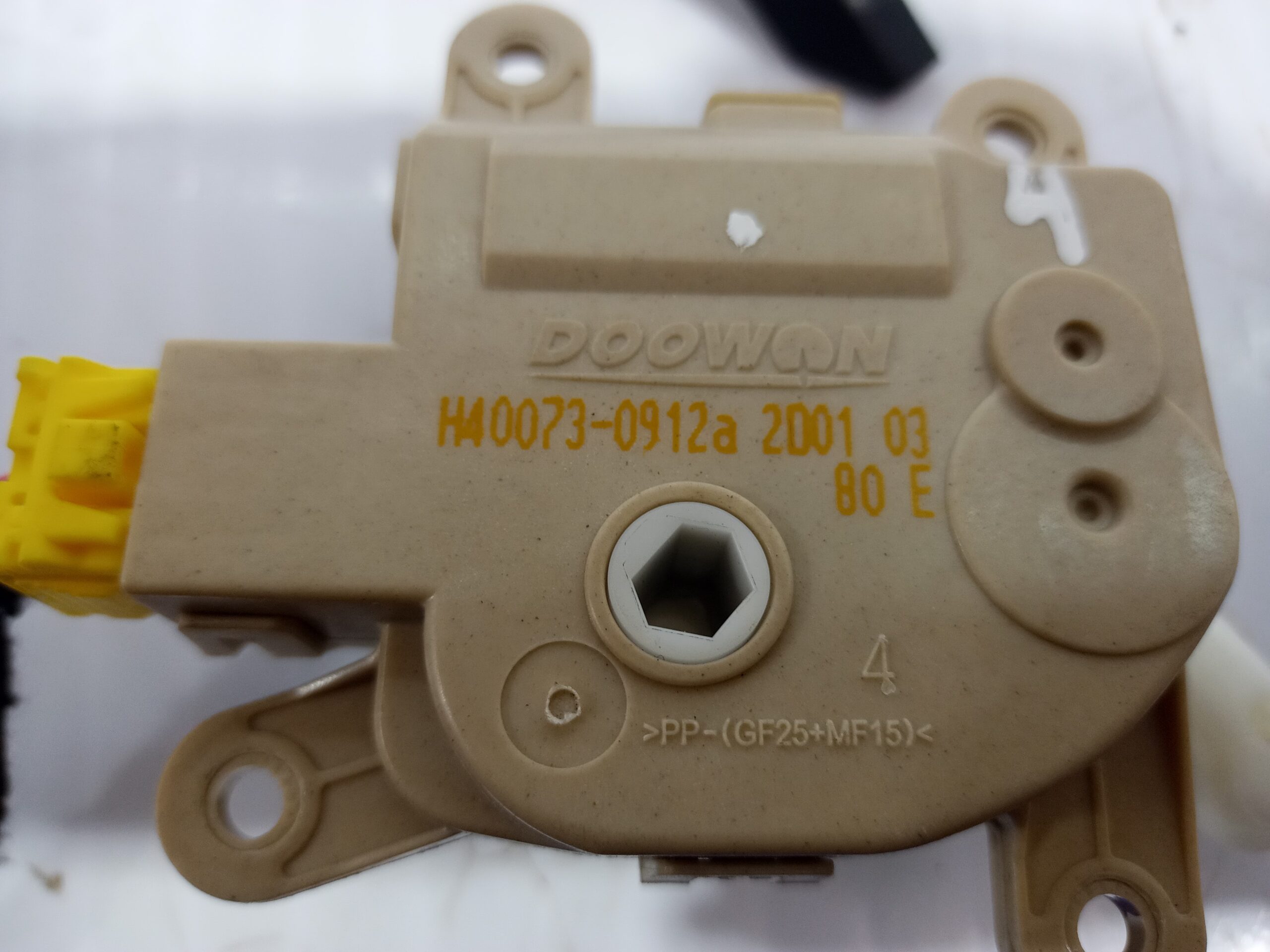 motor_apertura_trampilla_h400730912a_kia_niro_sg2_hybrid_concept