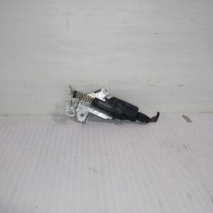 motor_cierre_centralizado_porton_2s6t432a98_ford_fiesta_cbk_ambiente