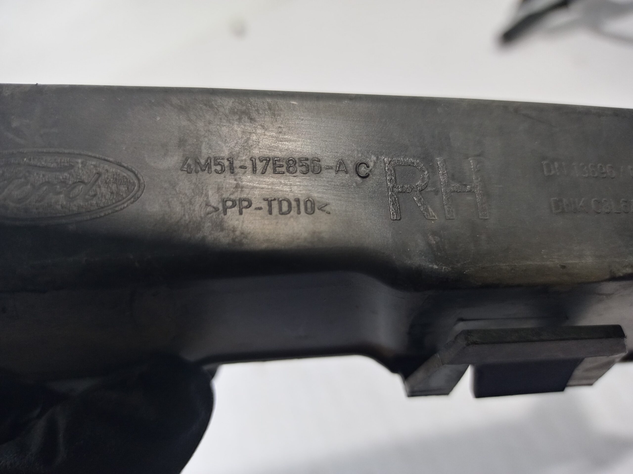 soporte_4m5117e856a_ford_focus_berlina_cap_trend