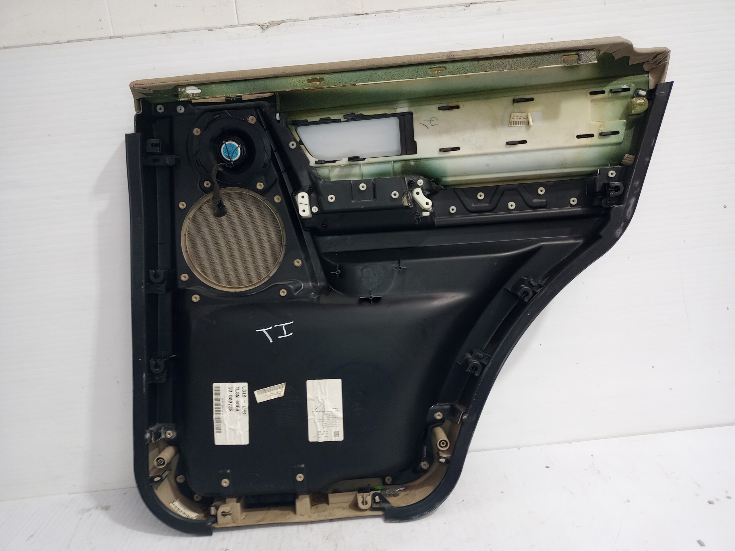 guarnecido_puerta_trasera_izquierda_ah2225569abw_land_rover_discovery_4_tdv6_hse