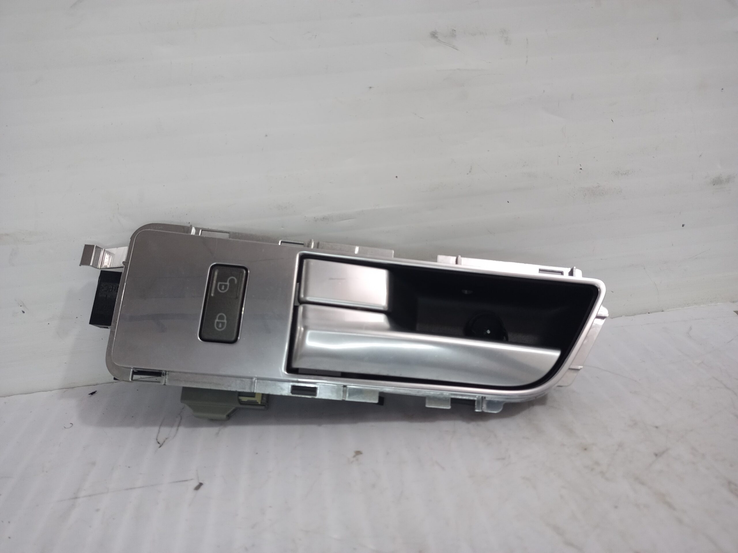 maneta_interior_delantera_izquierda_ah2214017ba_land_rover_discovery_4_tdv6_hse