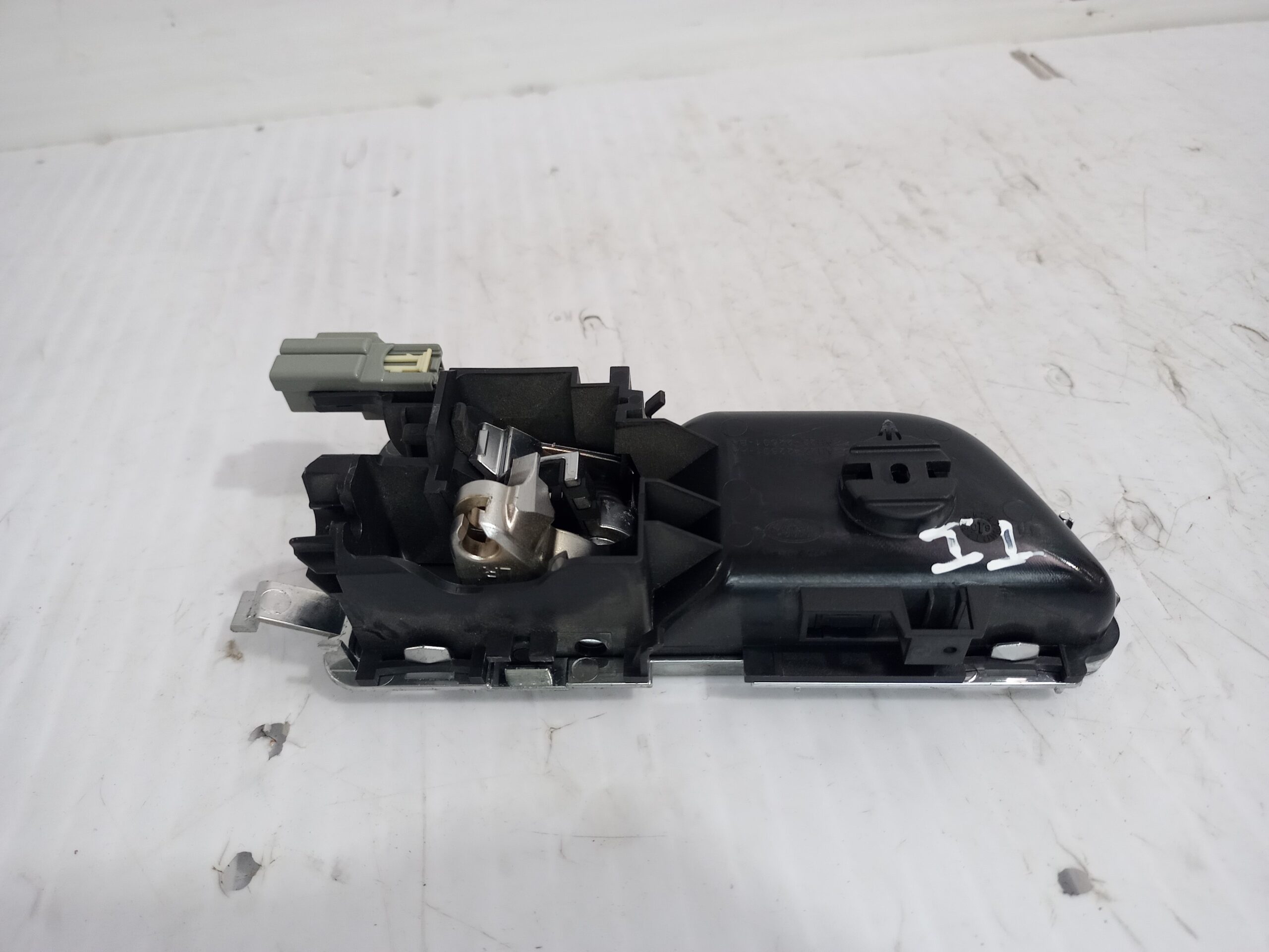 maneta_interior_trasera_izquierda_ah2222601aa_land_rover_discovery_4_tdv6_hse