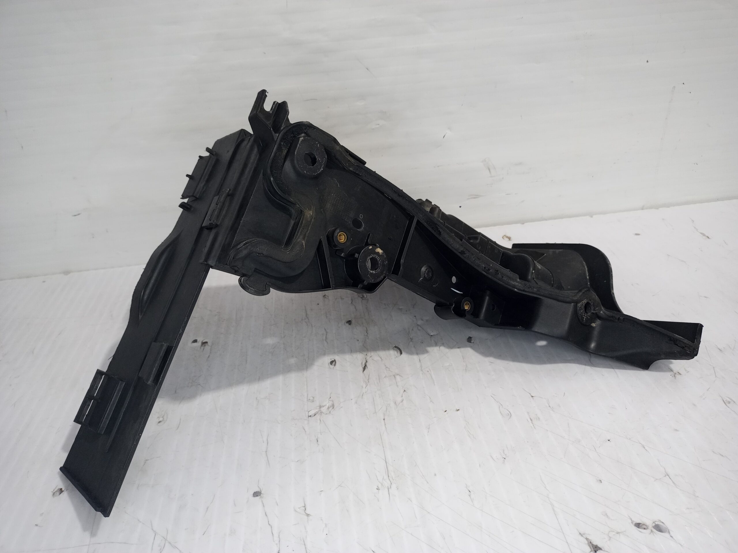 soporte_bateria_lr013546_land_rover_discovery_4_tdv6_hse