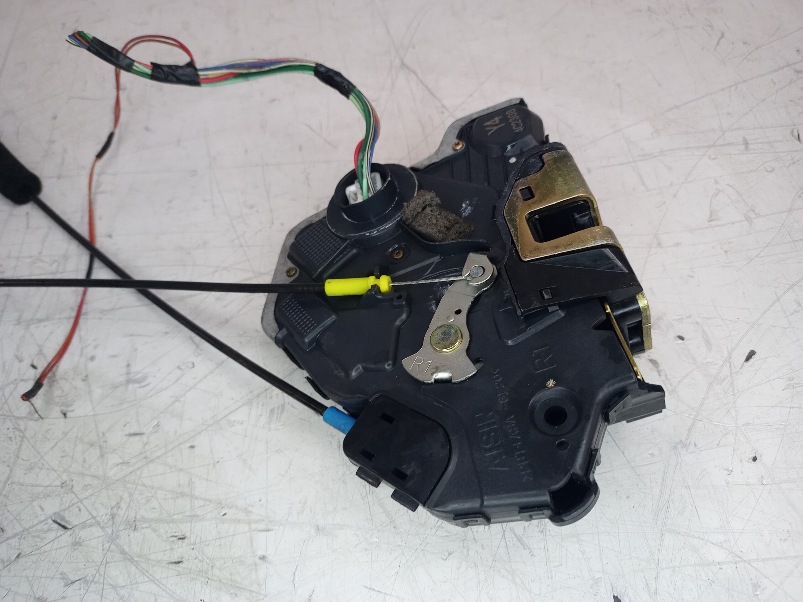 cerradura_puerta_delantera_derecha_6903048070_lexus_rx_300_mcu35_luxury