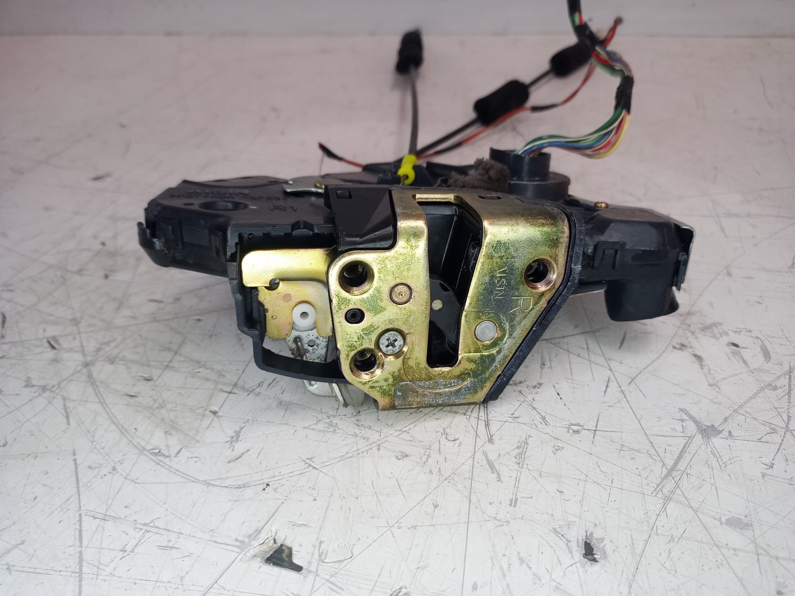 cerradura_puerta_delantera_derecha_6903048070_lexus_rx_300_mcu35_luxury