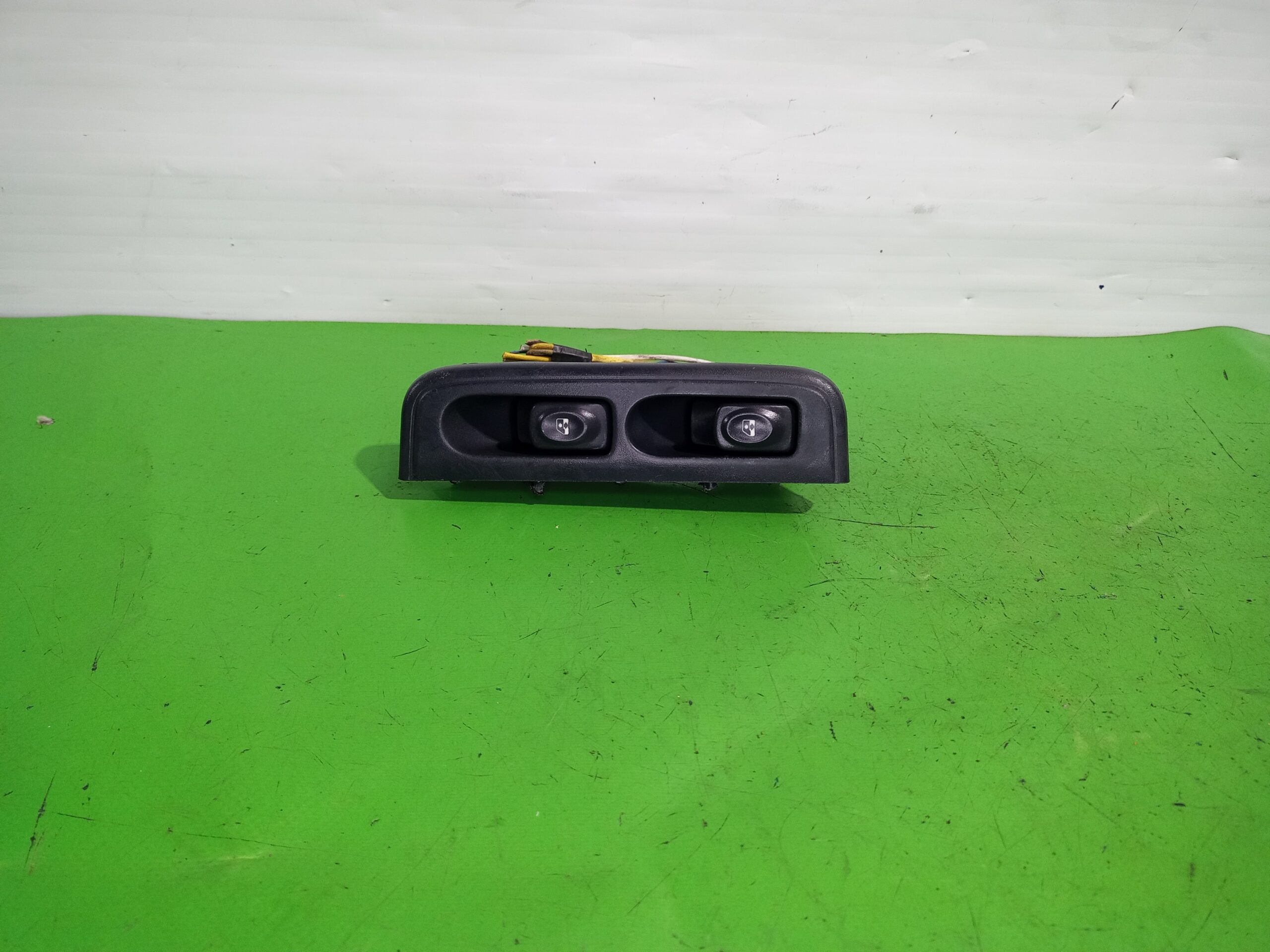 mando_elevalunas_delantero_izquierdo_3117414_renault_clio_ii_fase_i_b_cbo_1_2