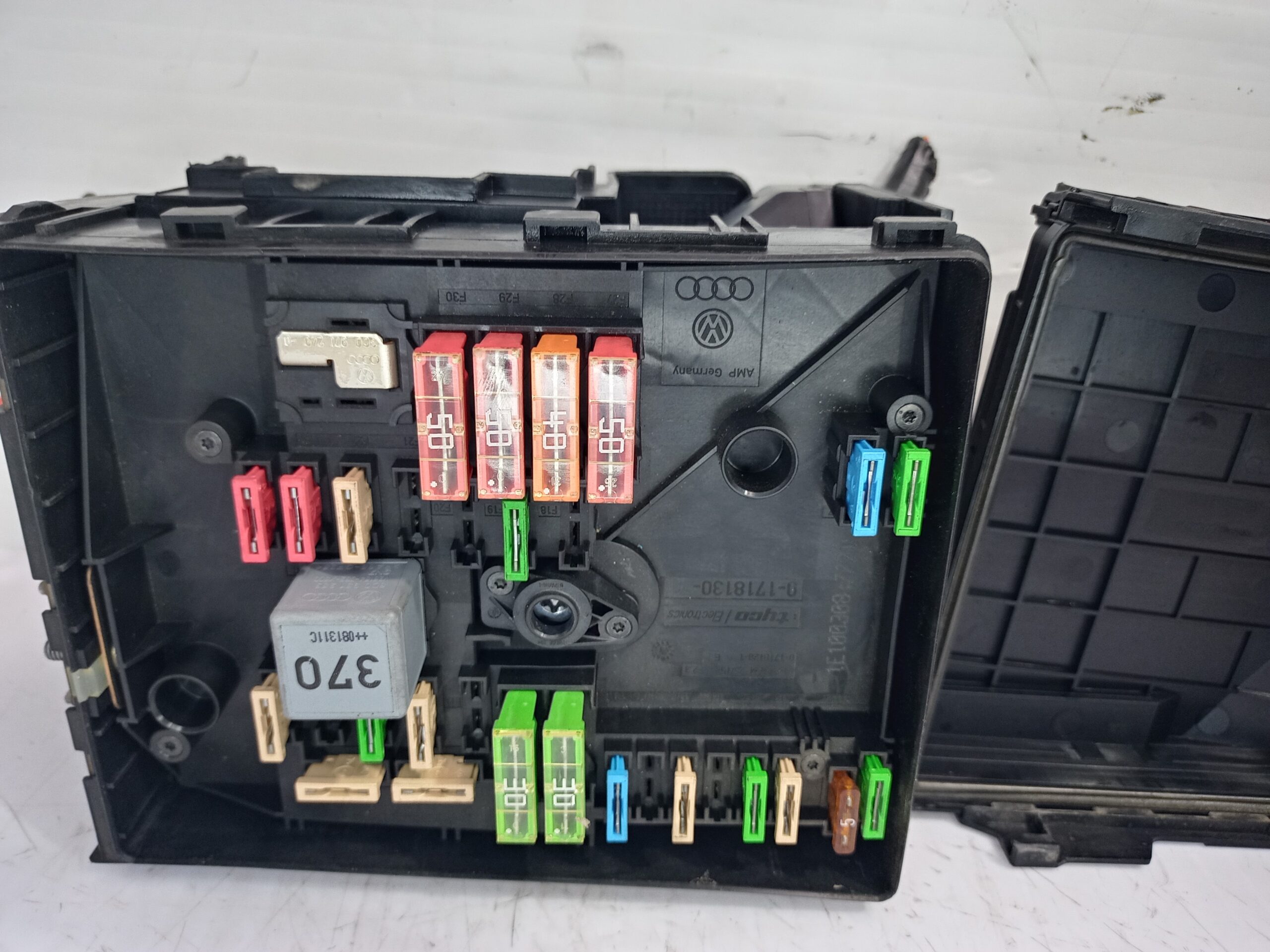 caja_reles_fusibles_1k0937132f_seat_altea_xl_5p5_family