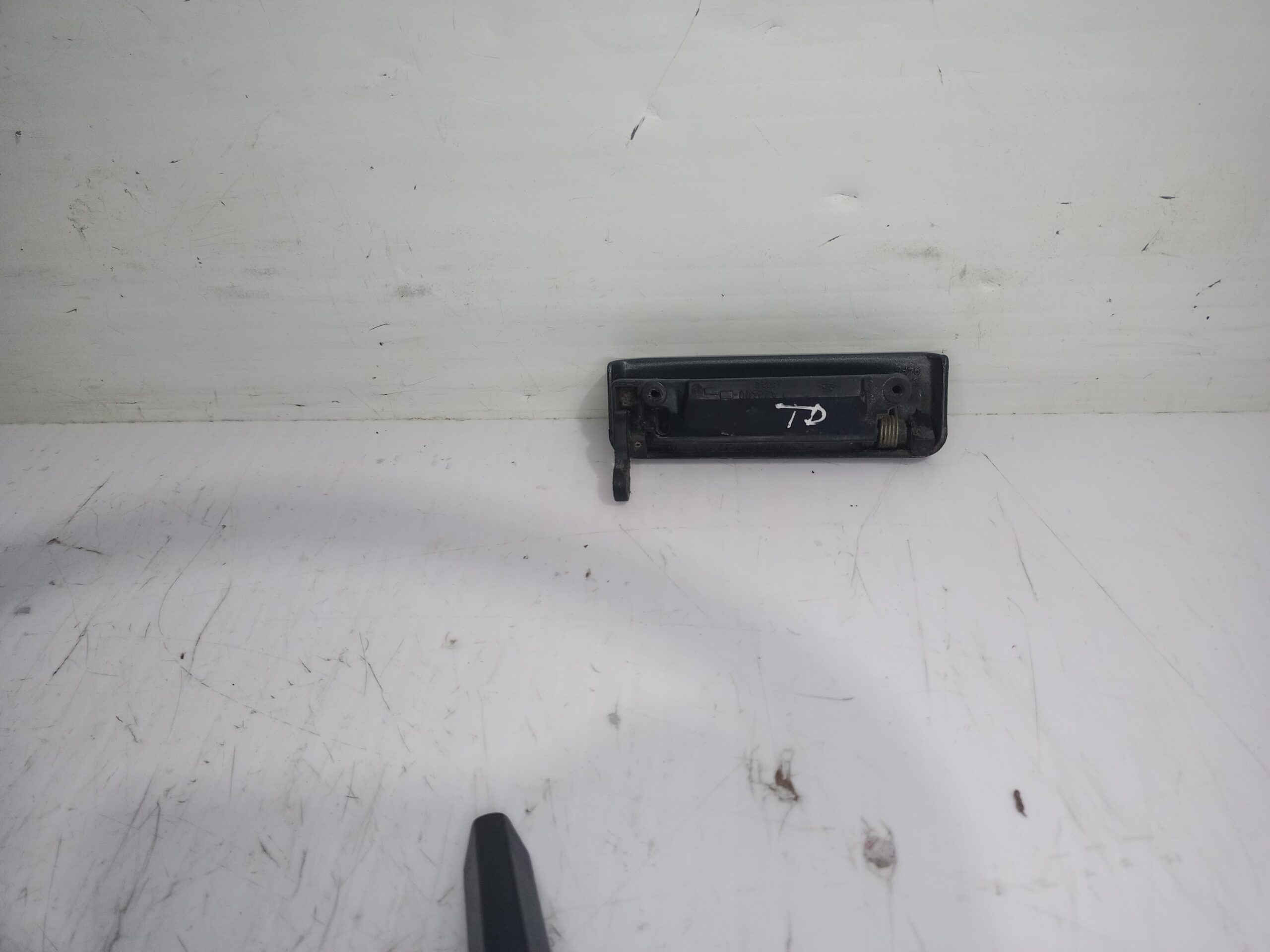 maneta_exterior_trasera_derecha_a22401_ford_sierra_berlina_brillant