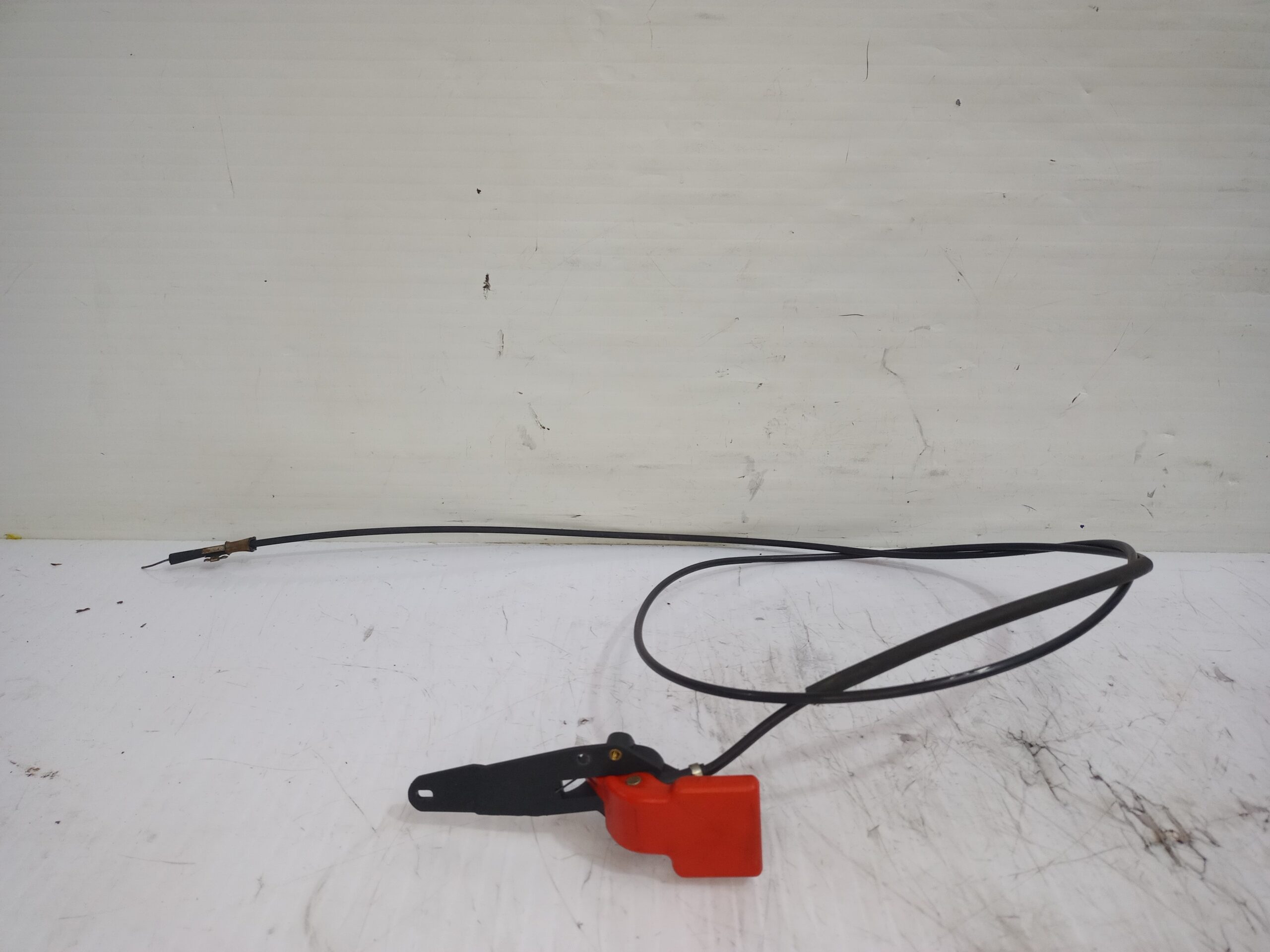 tirador_capot_5710412178109_ford_sierra_berlina_brillant