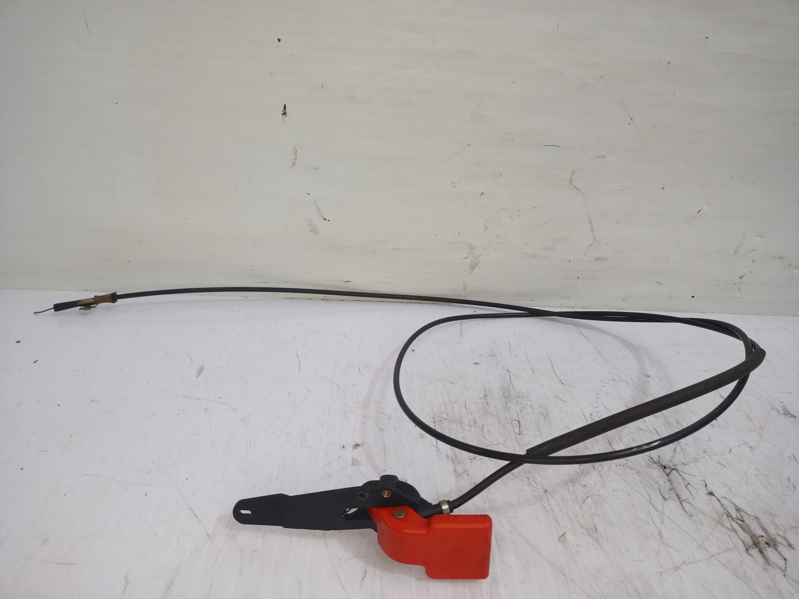 tirador_capot_5710412178109_ford_sierra_berlina_brillant