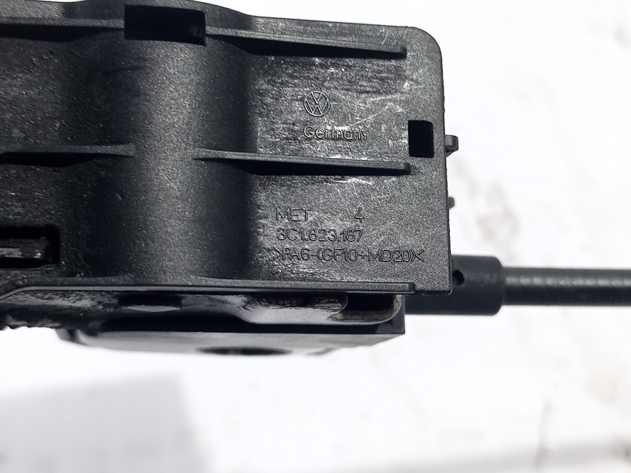 cerradura_capo_3c1823187_volkswagen_passat_lim_362_advance_bluemotion