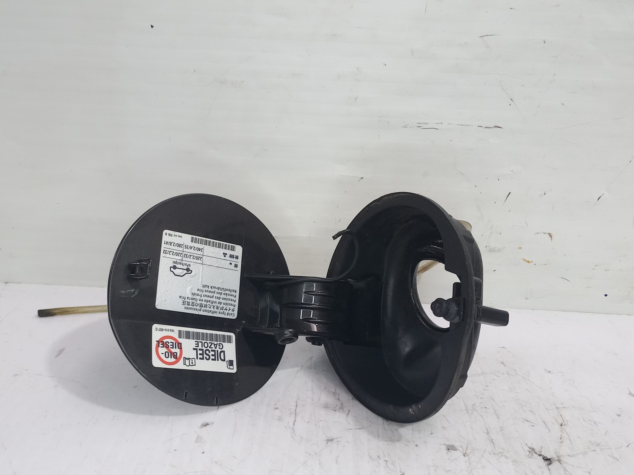 tapa_exterior_combustible_3aa010705_volkswagen_passat_lim_362_advance_bluemotion