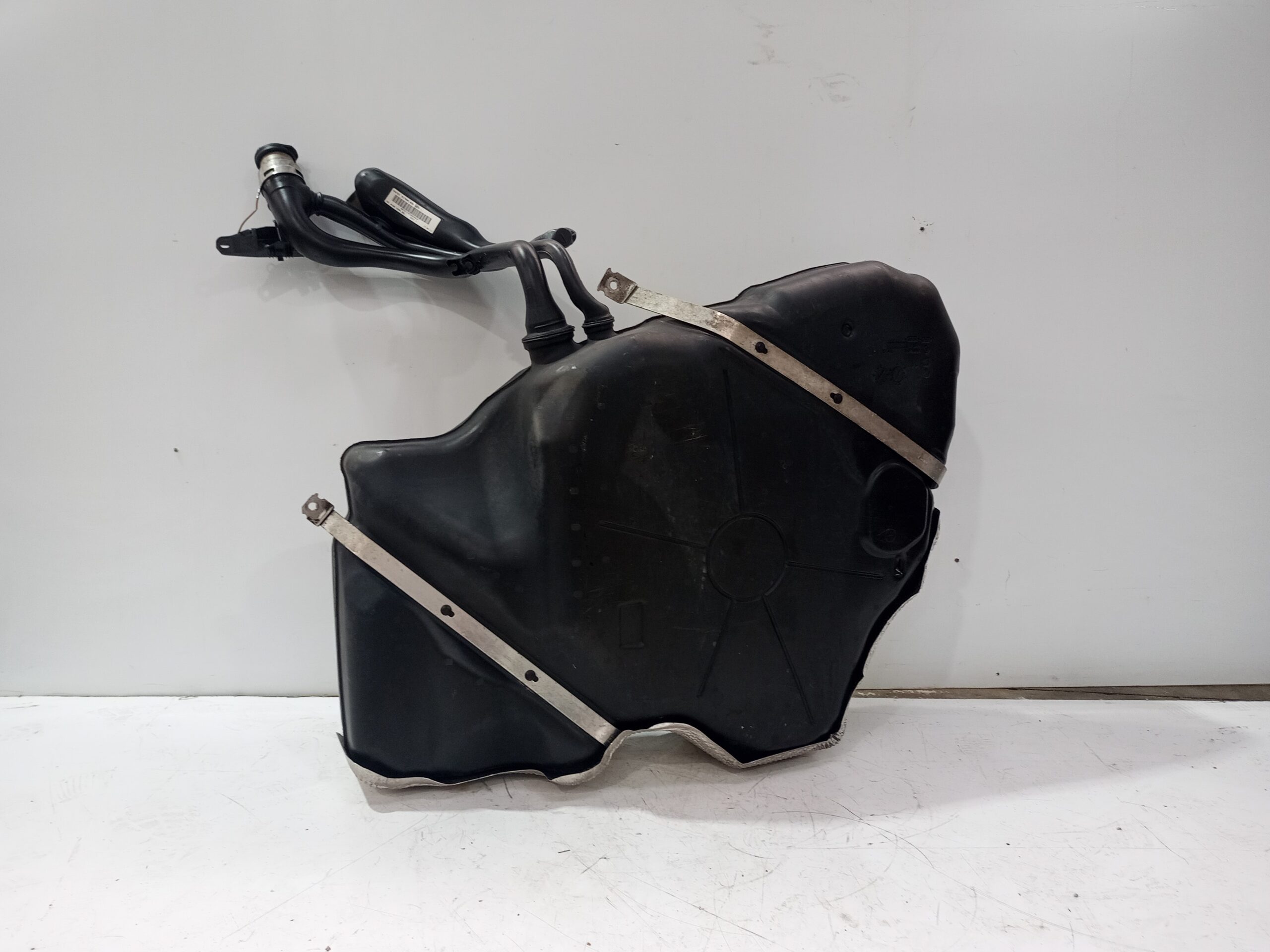 deposito_combustible_4371038_volkswagen_passat_lim_362_advance_bluemotion