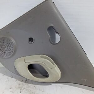 guarnecido_puerta_trasera_derecha_82900ax100_nissan_micra_k12e_acenta