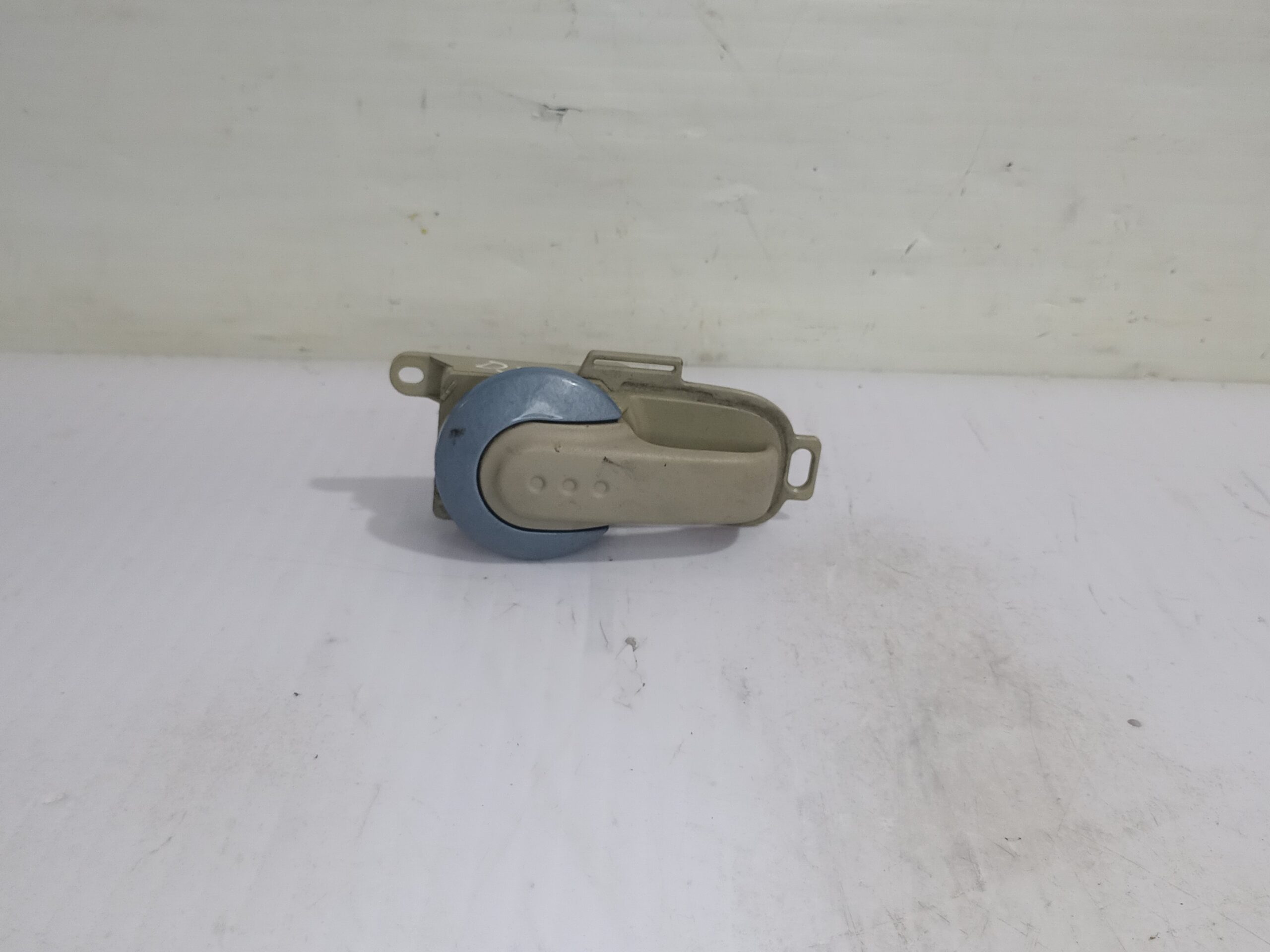 maneta_interior_delantera_derecha_5010800154_5010800053_nissan_micra_k12e_acenta