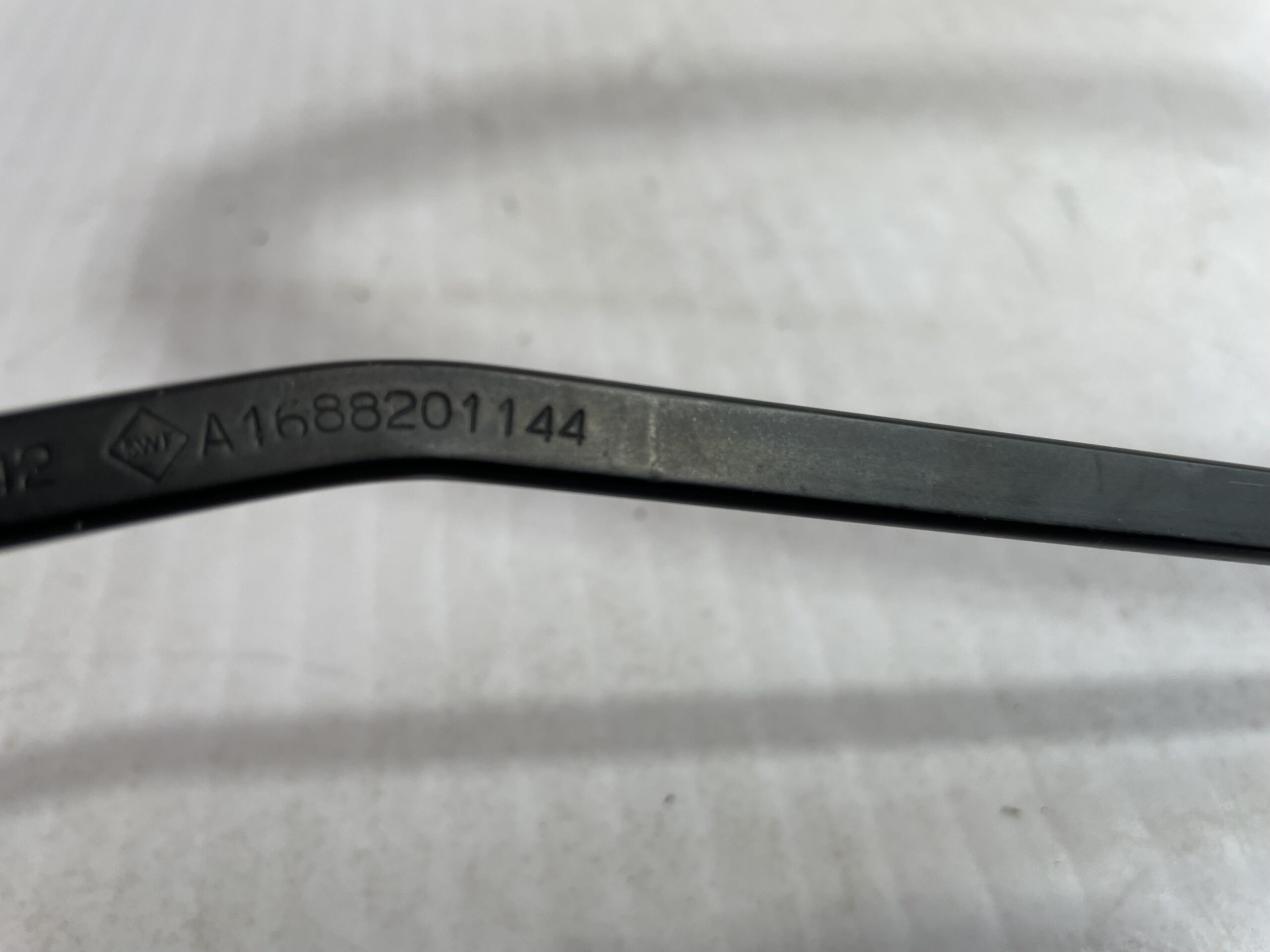 brazo_limpia_delantero_izquierdo_a1688201144_mercedes_benz_clase_a_w168_170_cdi_168_009