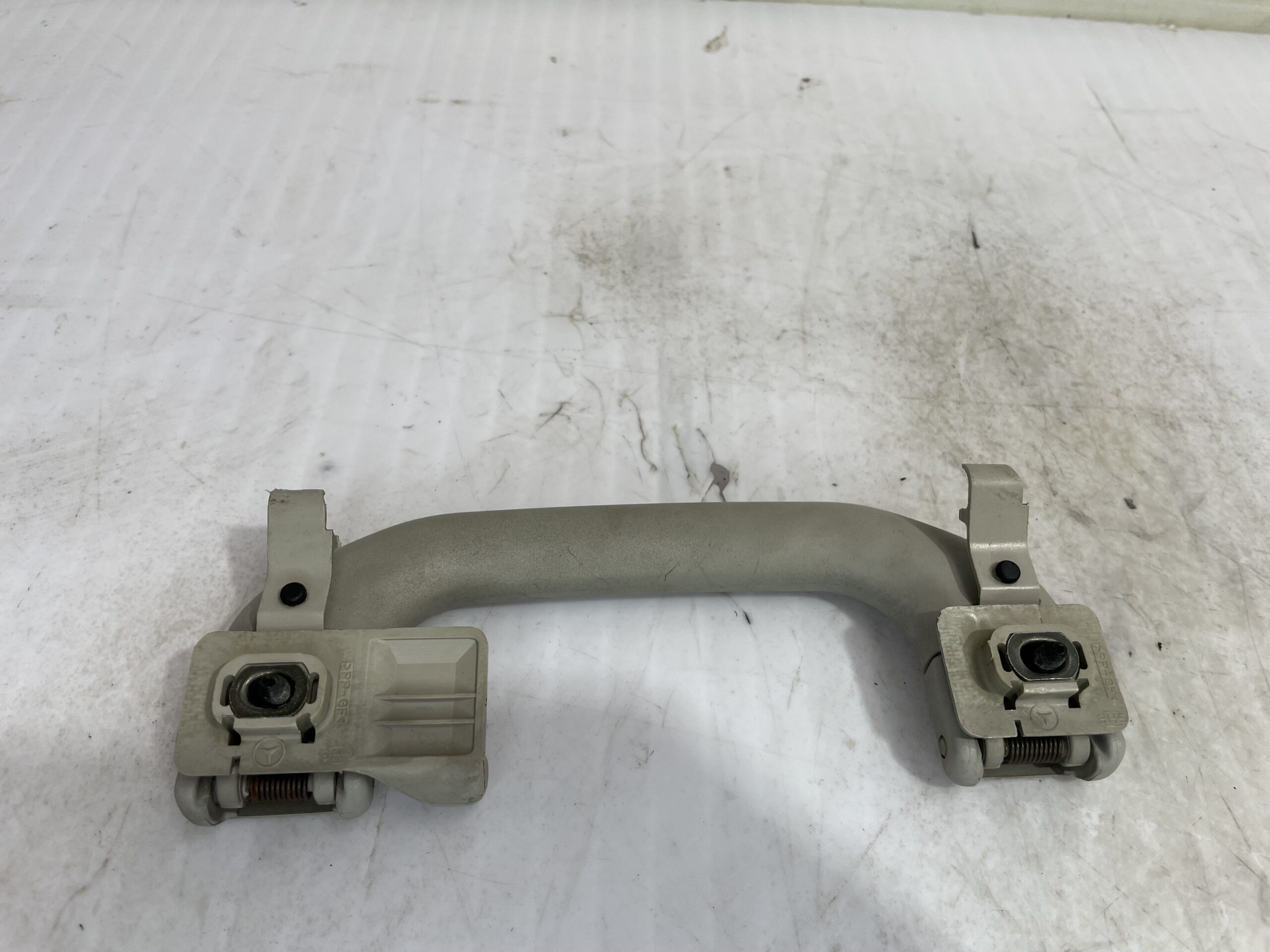 asidero_techo_delantero_izquierdo_a16881004518g69_mercedes_benz_clase_a_w168_170_cdi_168_009