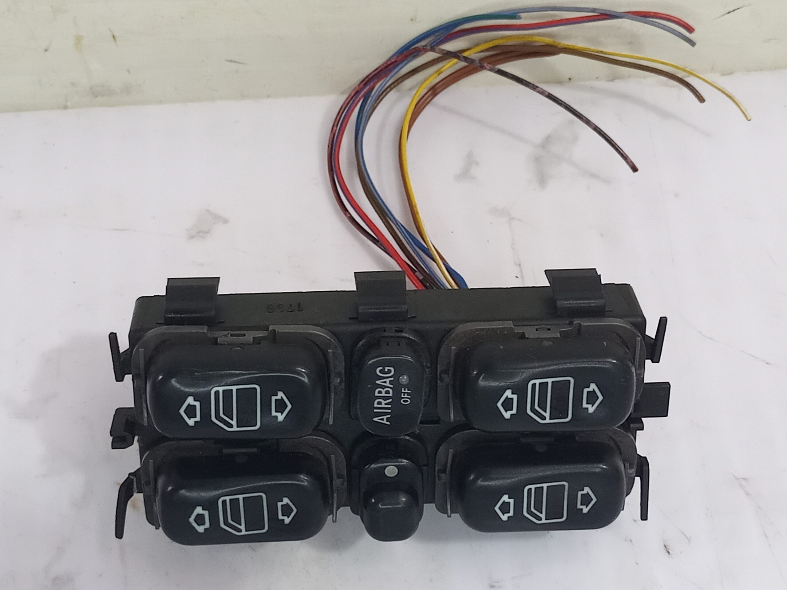 mando_elevalunas_delantero_izquierdo_03753200_mercedes_benz_clase_a_w168_170_cdi_168_009