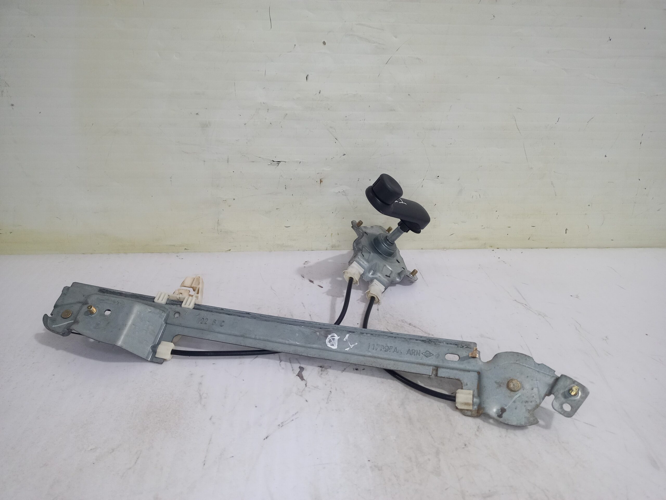 elevalunas_trasero_derecho_8200636810_renault_scenic_ii_au_entique