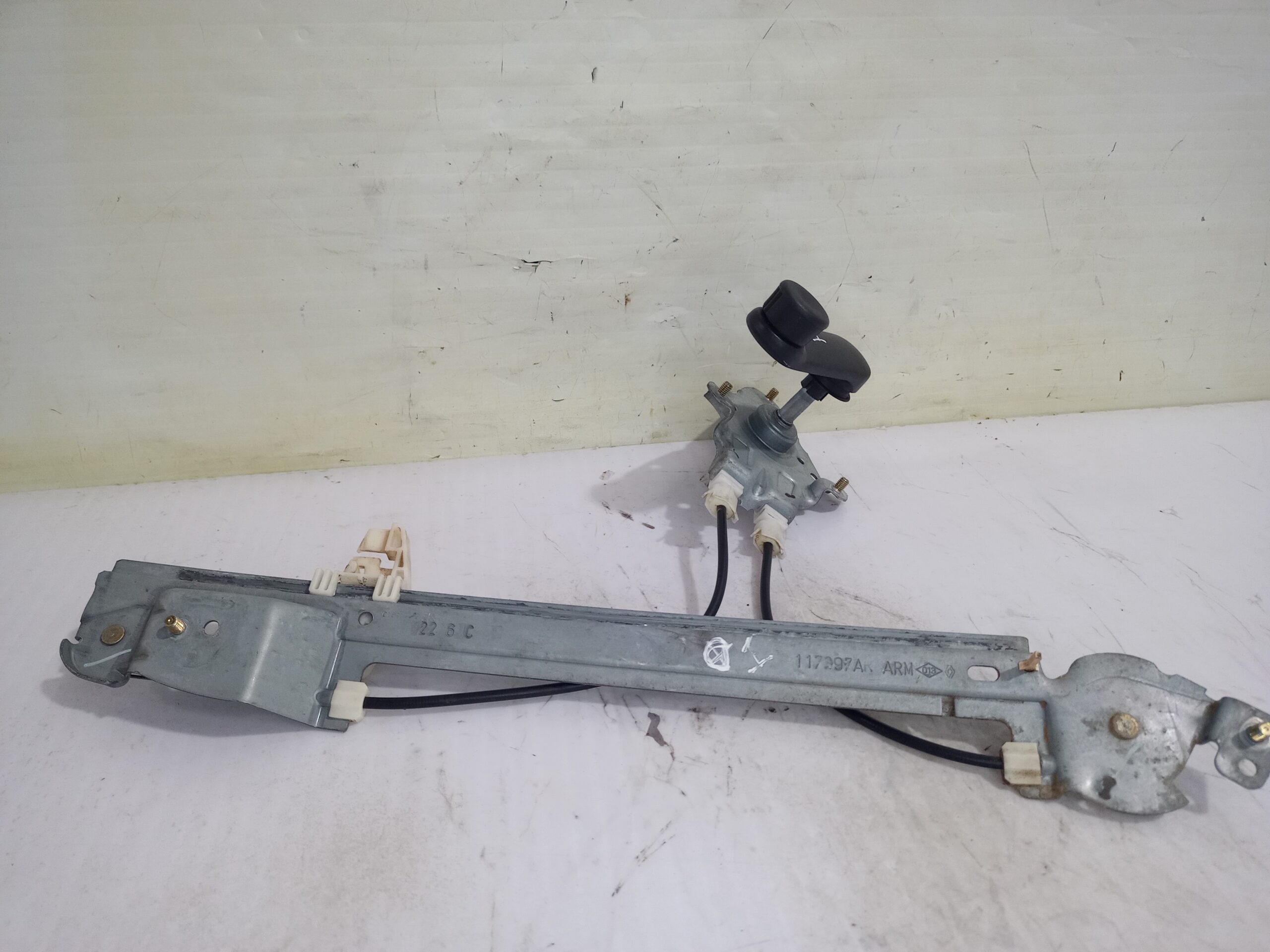 elevalunas_trasero_derecho_8200636810_renault_scenic_ii_au_entique