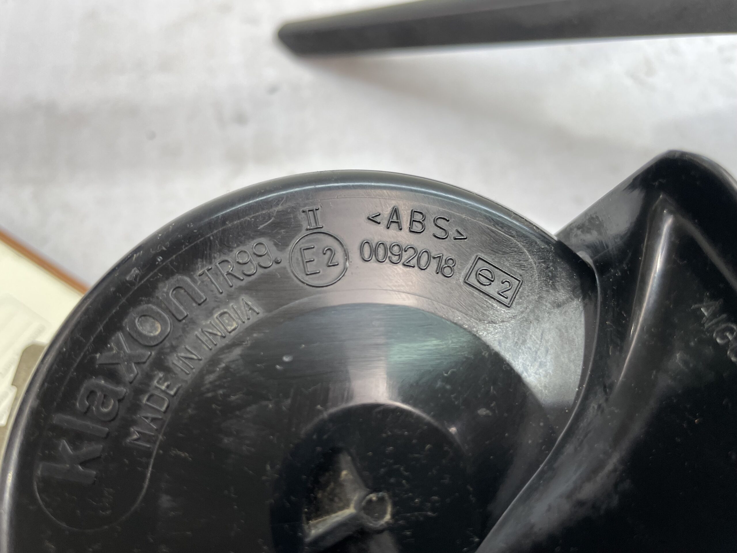 claxon_e20092018_renault_scenic_ii_au_entique