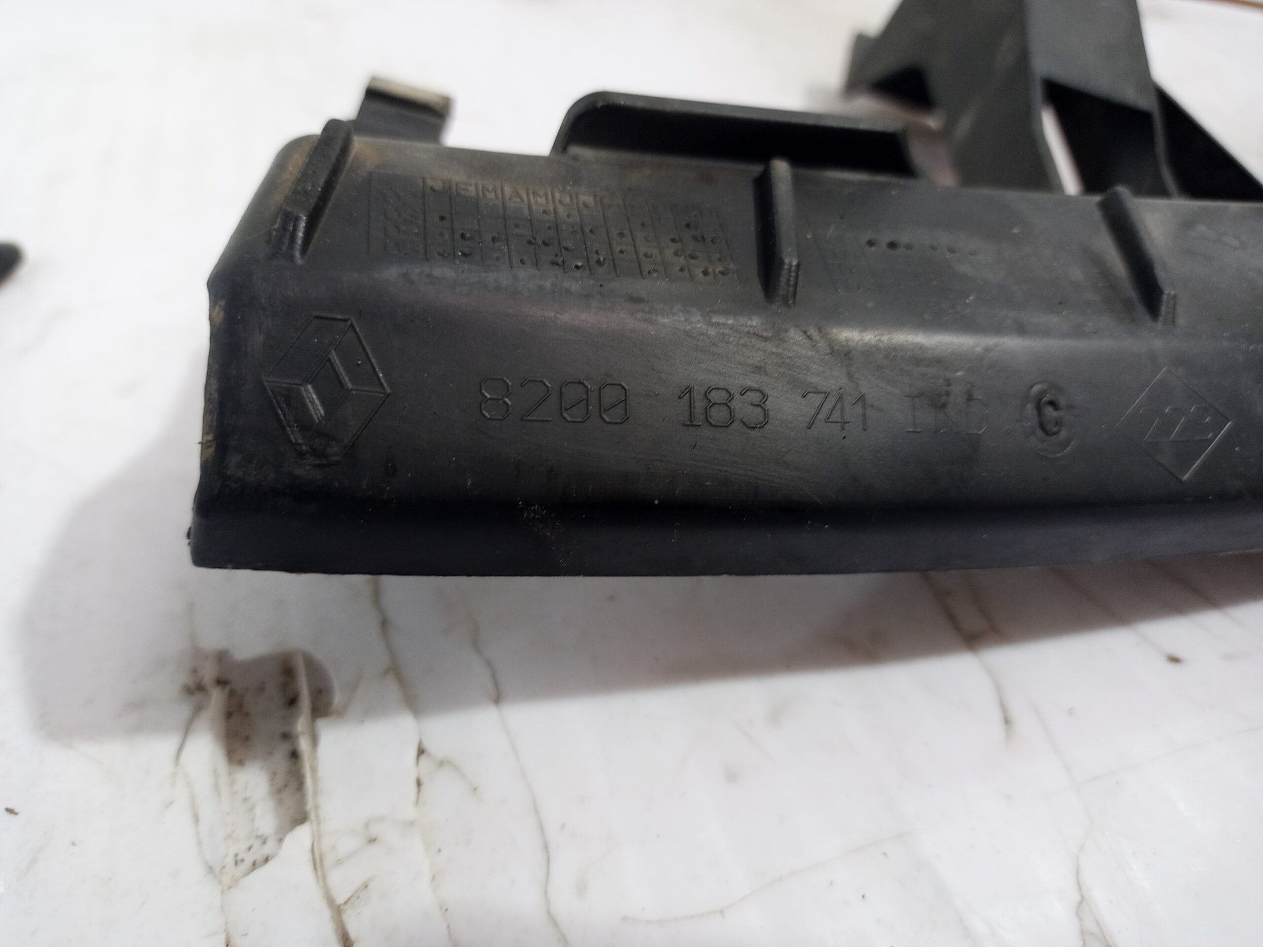 soporte_faro_izquierdo_8200183741_renault_scenic_ii_au_entique