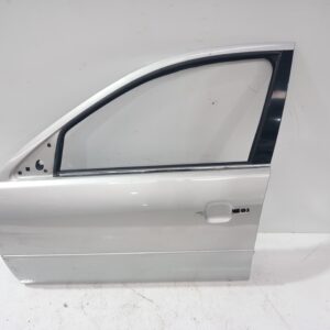 puerta_delantera_izquierda_1446438_ford_mondeo_berlina_ge_ghia_06_2003_d