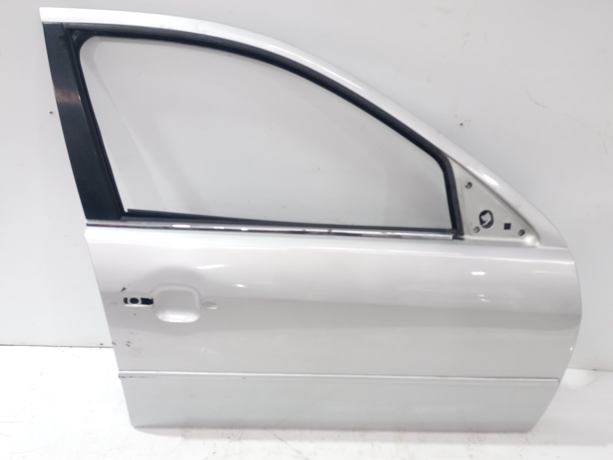 puerta_delantera_derecha_1446436_ford_mondeo_berlina_ge_ghia_06_2003_d