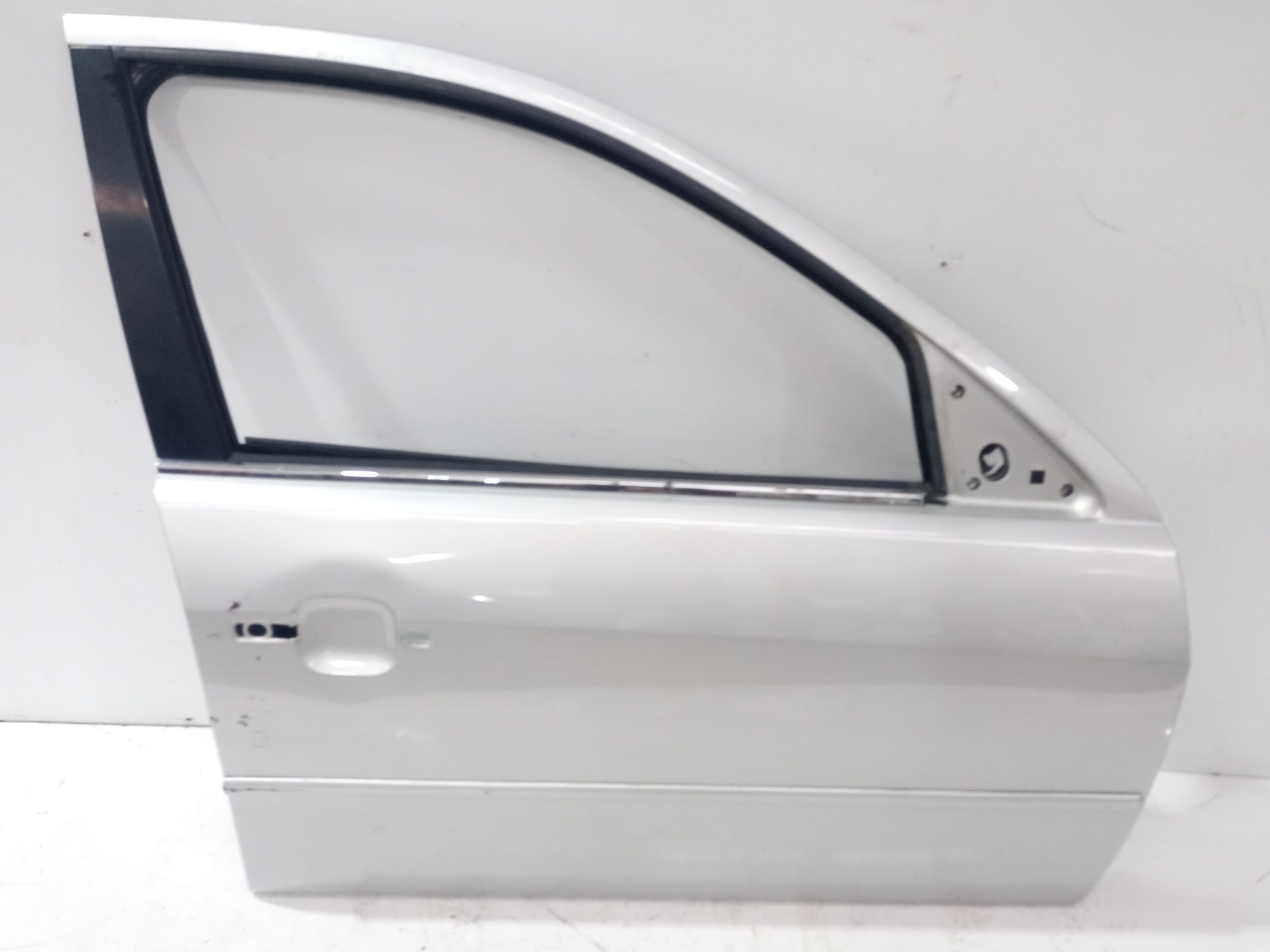 puerta_delantera_derecha_1446436_ford_mondeo_berlina_ge_ghia_06_2003_d