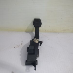 pedal_embrague_1137981_ford_mondeo_berlina_ge_ghia_06_2003_d