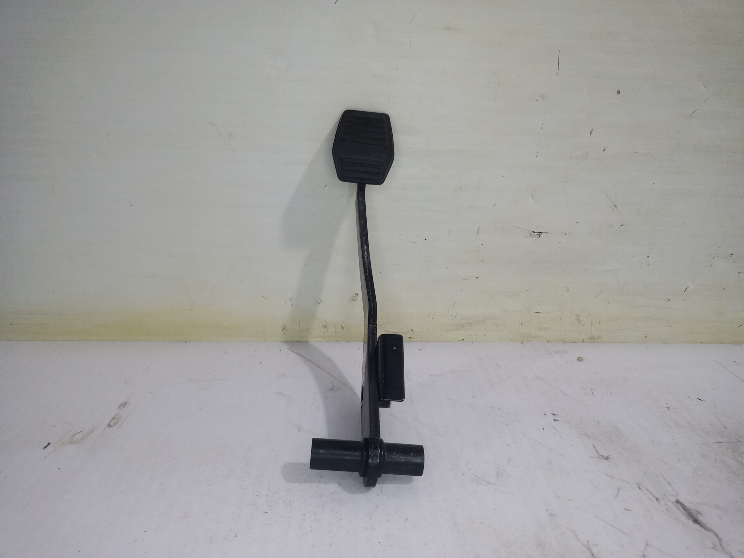 pedal_freno_1367309_ford_mondeo_berlina_ge_ghia_06_2003_d