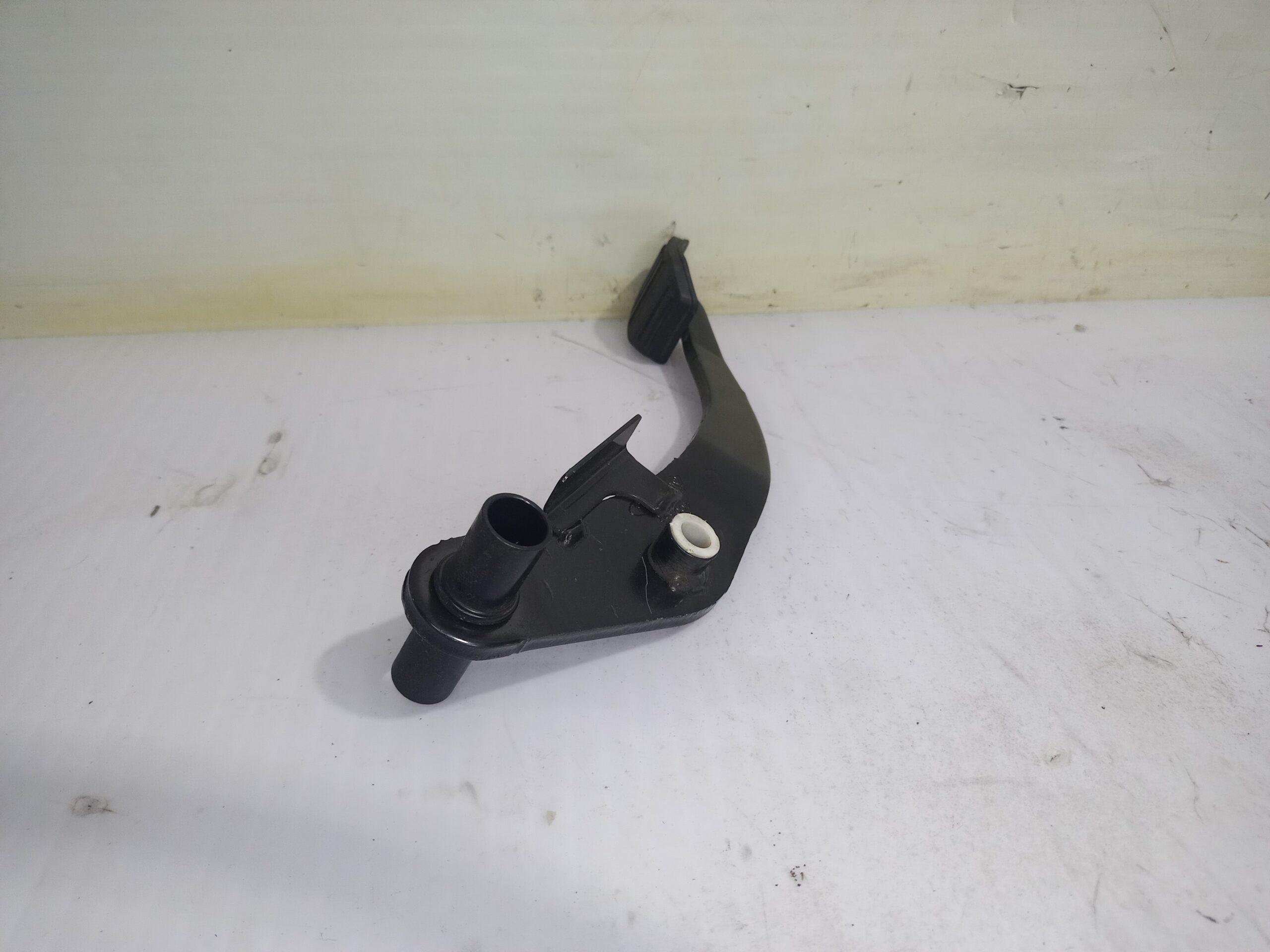 pedal_freno_1367309_ford_mondeo_berlina_ge_ghia_06_2003_d