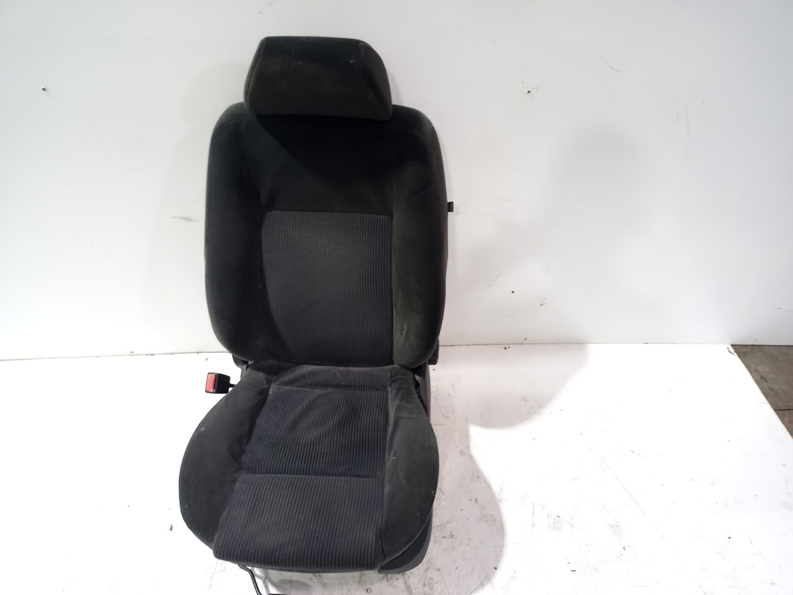 asiento_delantero_izquierdo_1144404_ford_mondeo_berlina_ge_ghia_06_2003_d