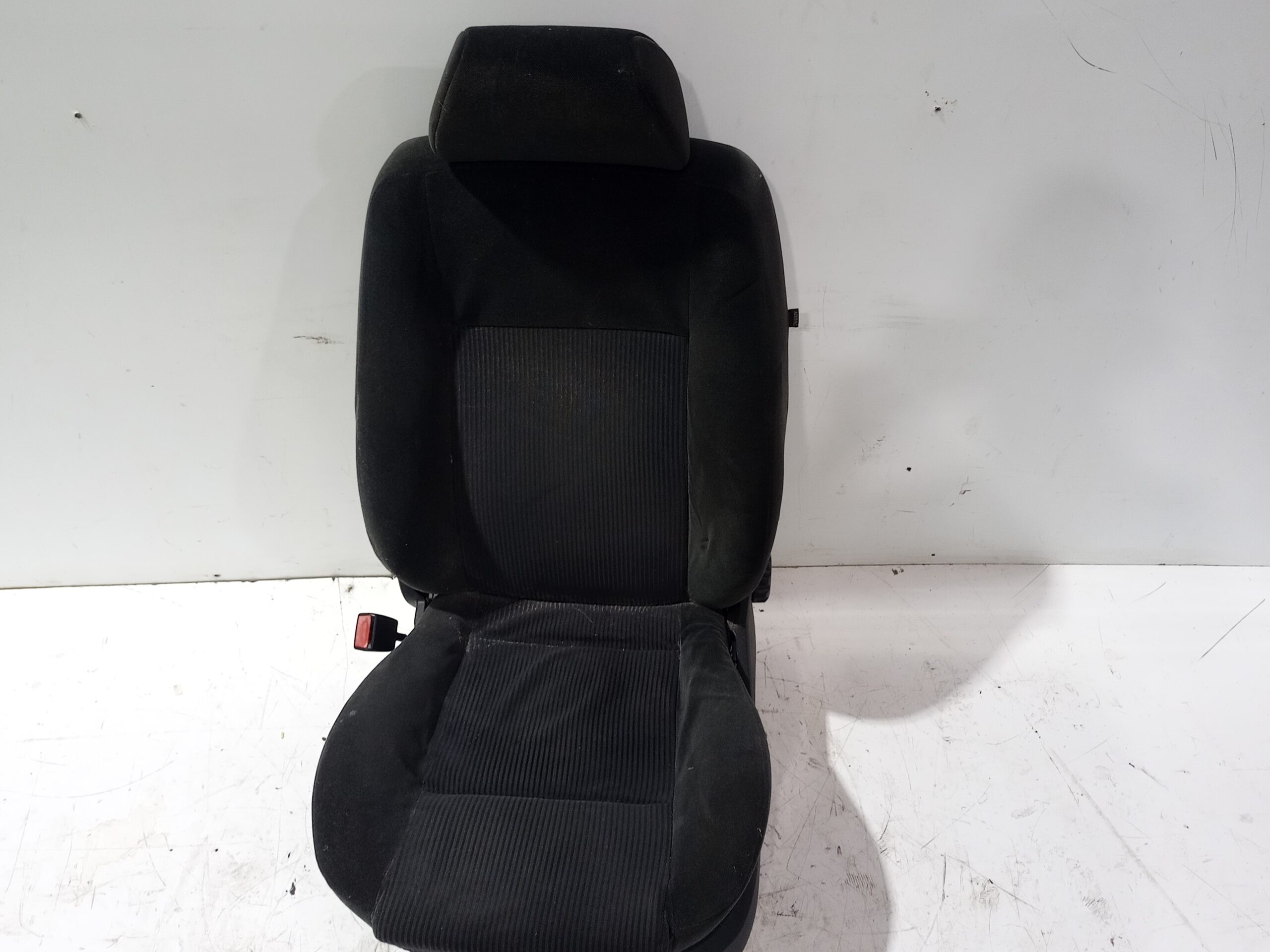 asiento_delantero_izquierdo_1144404_ford_mondeo_berlina_ge_ghia_06_2003_d