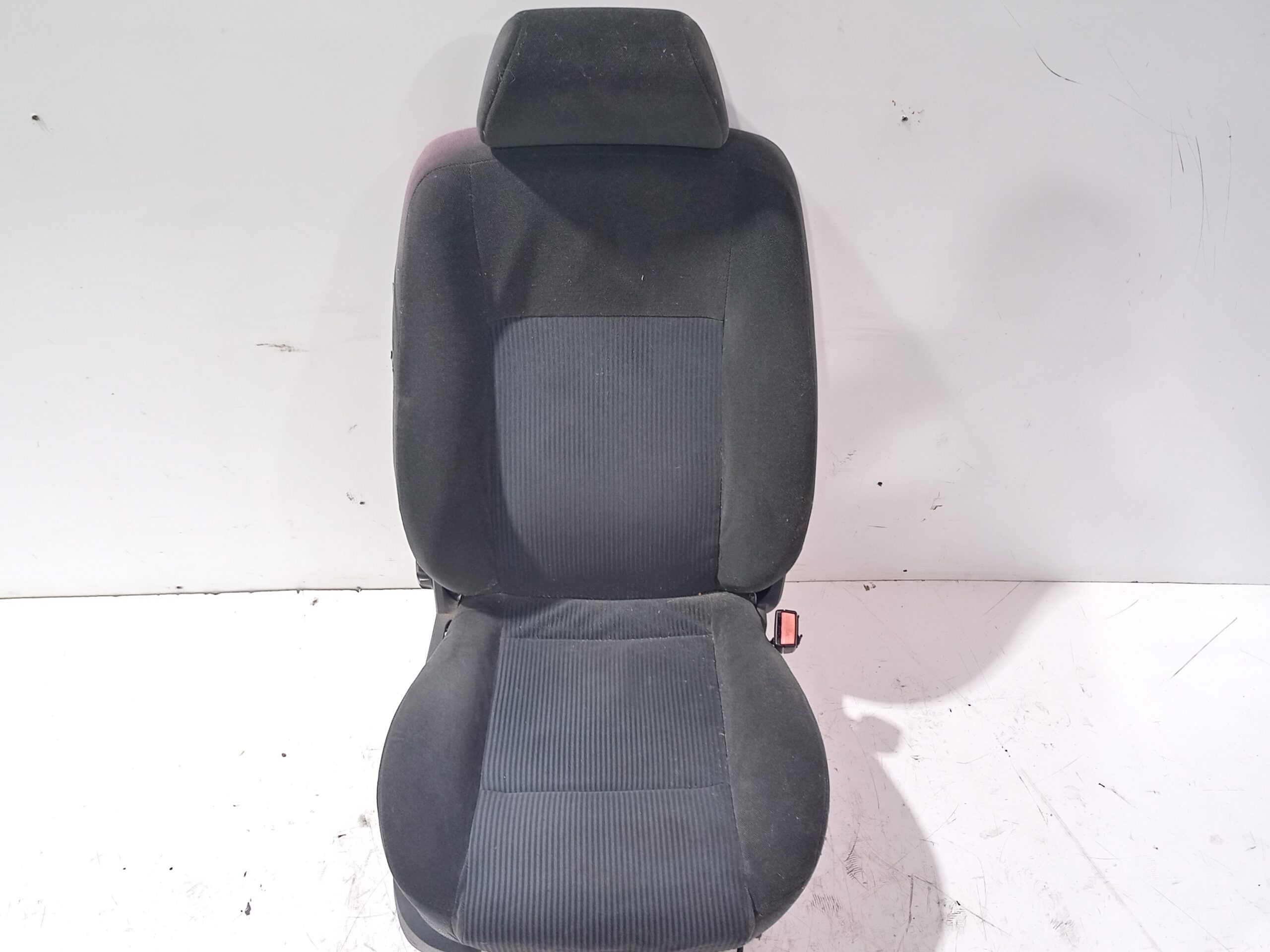 asiento_delantero_derecho_1144403_ford_mondeo_berlina_ge_ghia_06_2003_d