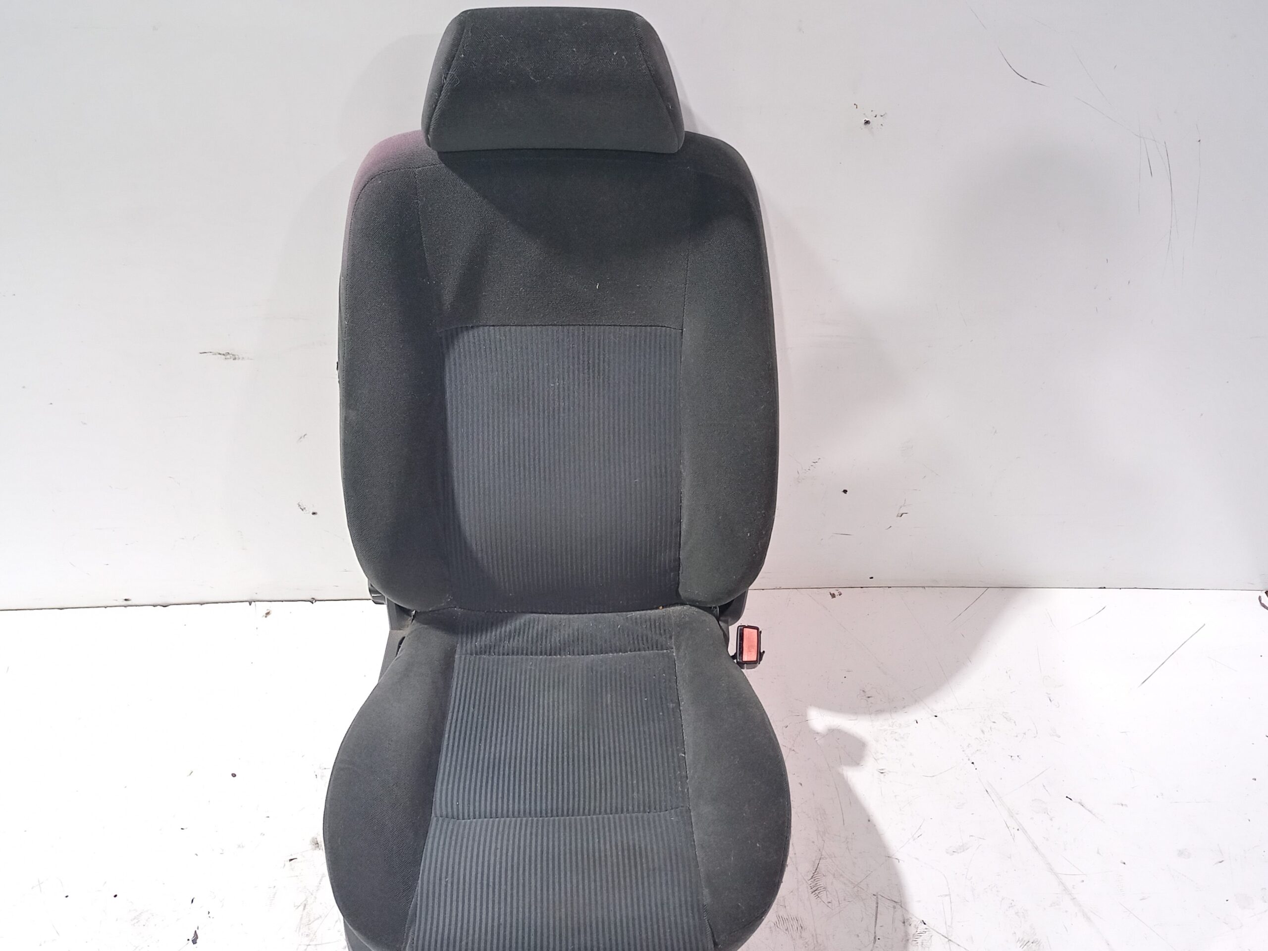 asiento_delantero_derecho_1144403_ford_mondeo_berlina_ge_ghia_06_2003_d