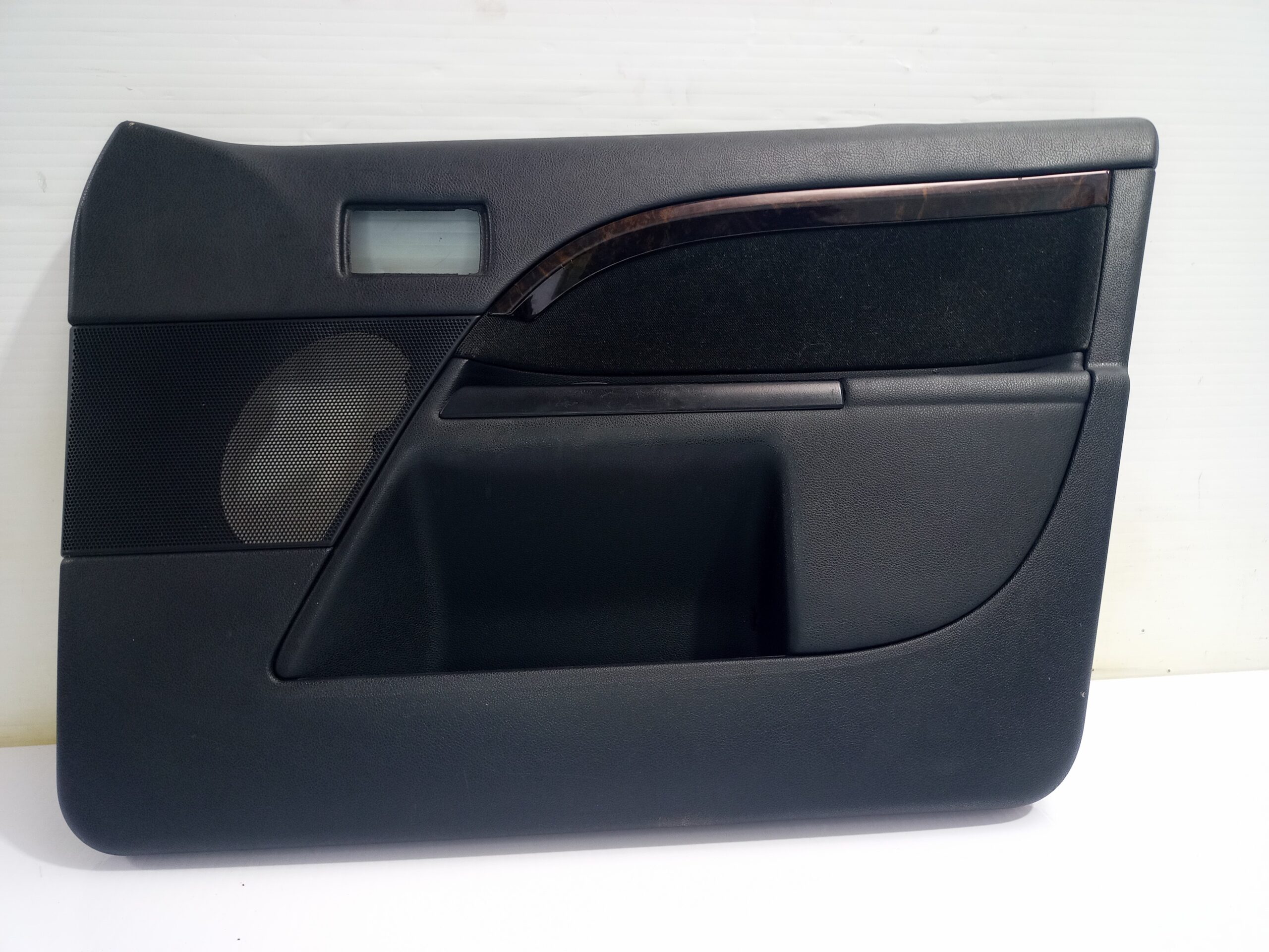 guarnecido_puerta_trasera_izquierda_1332743_ford_mondeo_berlina_ge_ghia_06_2003_d