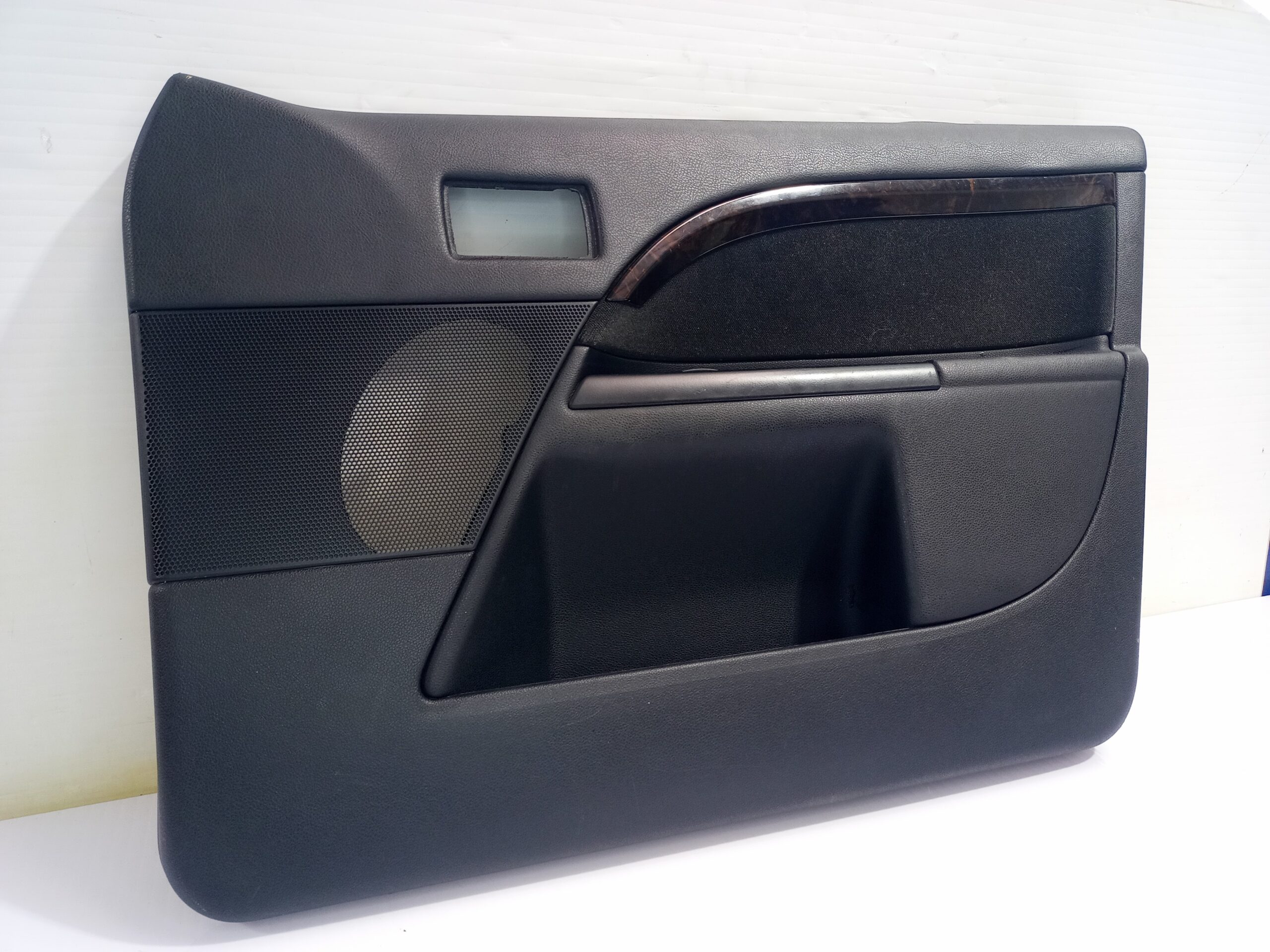 guarnecido_puerta_trasera_izquierda_1332743_ford_mondeo_berlina_ge_ghia_06_2003_d