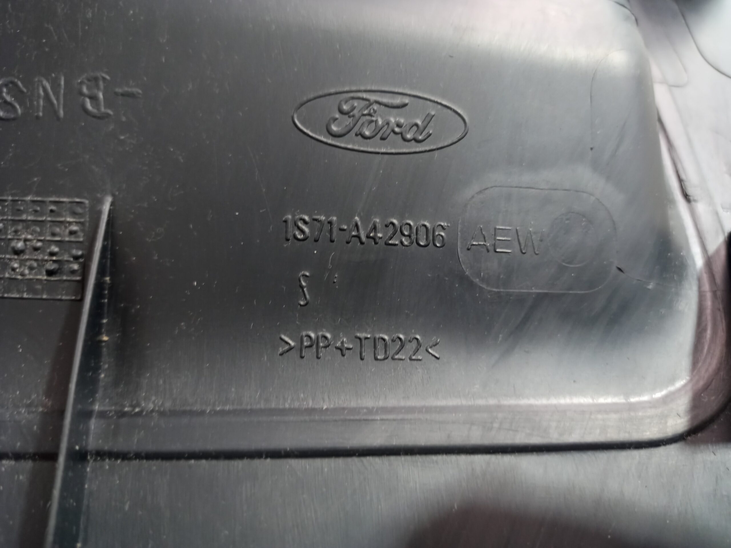 guarnecido_porton_trasero_1s71a42906_ford_mondeo_berlina_ge_ghia_06_2003_d