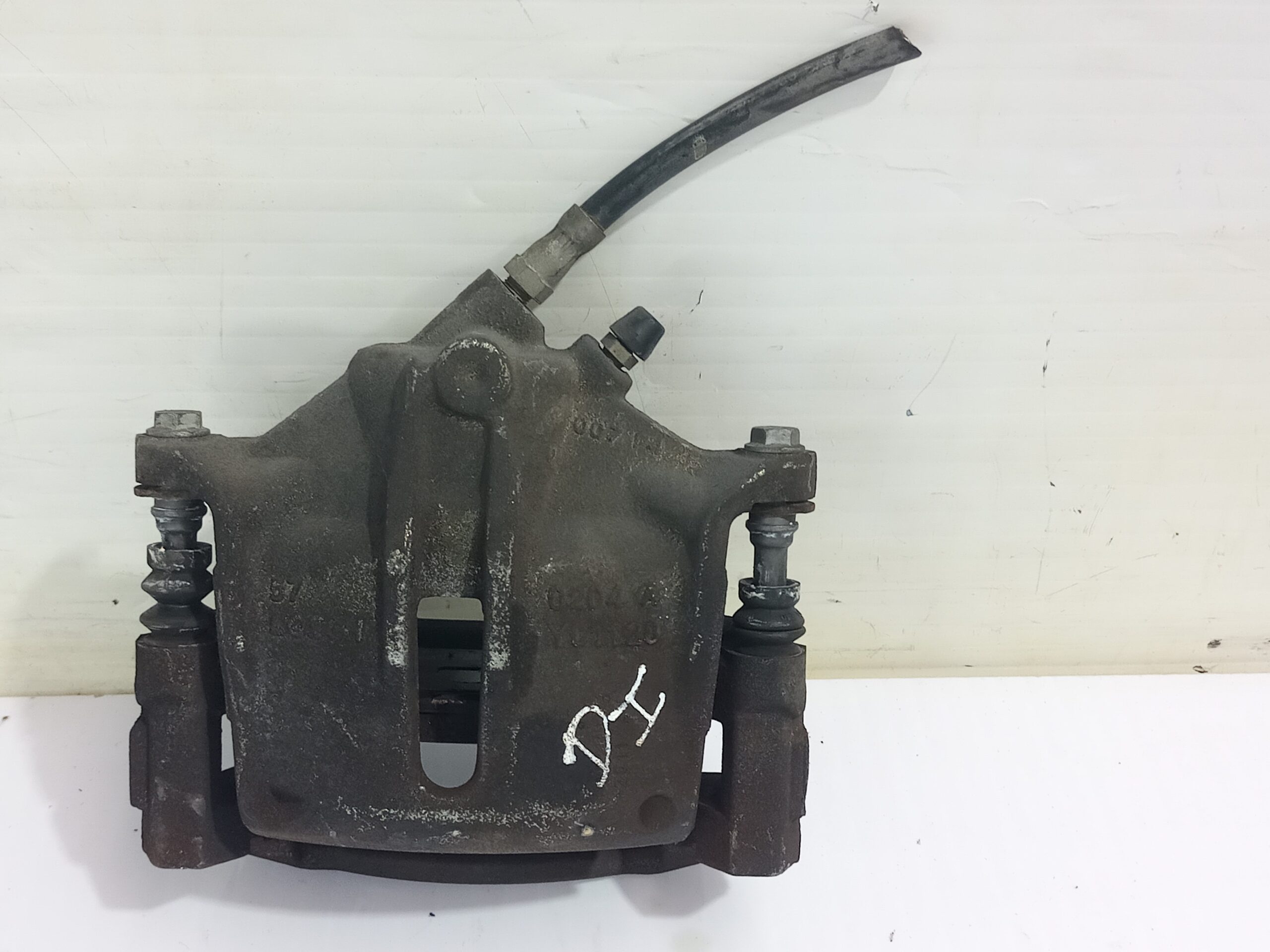 pinza_de_freno_delantera_izquierda_1500664_ford_mondeo_berlina_ge_ghia_06_2003_d