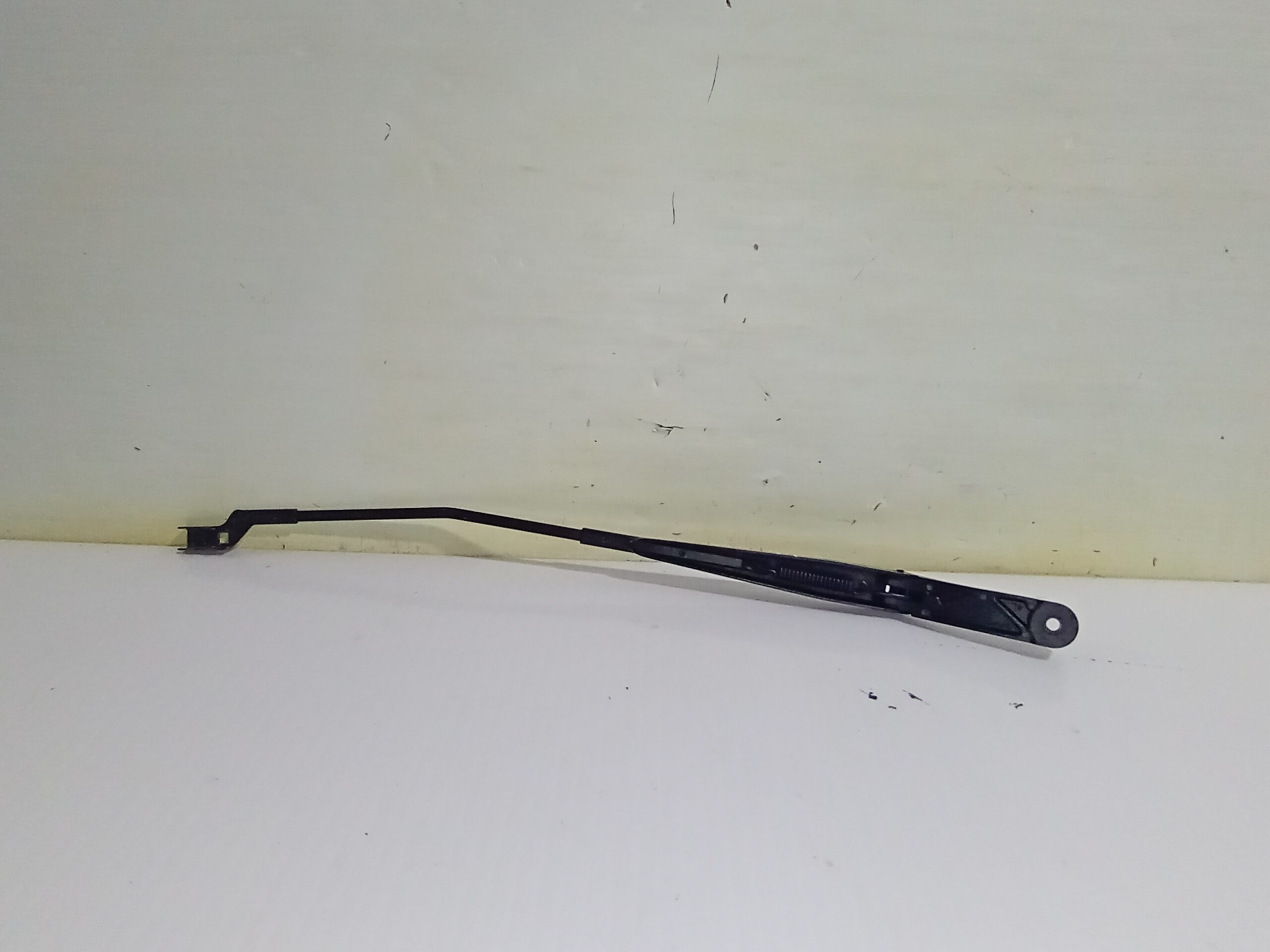 brazo_limpia_delantero_derecho_6r1955410a_volkswagen_polo_6c1_advance_bluemotion