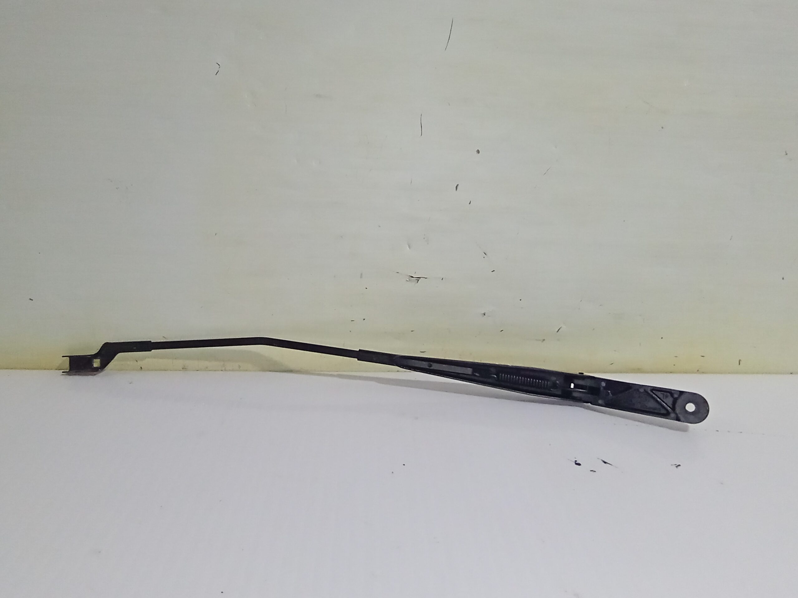 brazo_limpia_delantero_derecho_6r1955410a_volkswagen_polo_6c1_advance_bluemotion