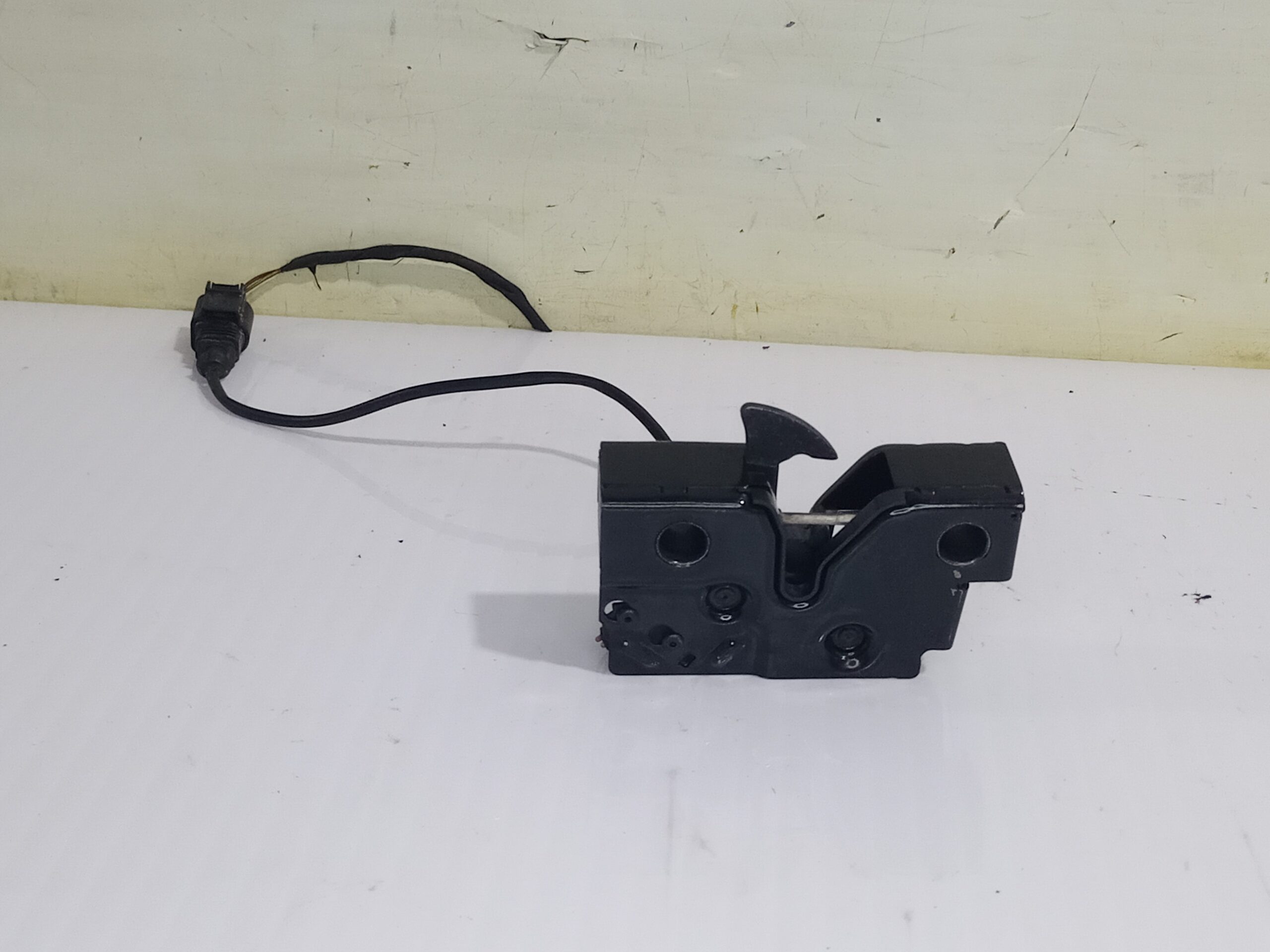 cerradura_capo_6c1823509_volkswagen_polo_6c1_advance_bluemotion