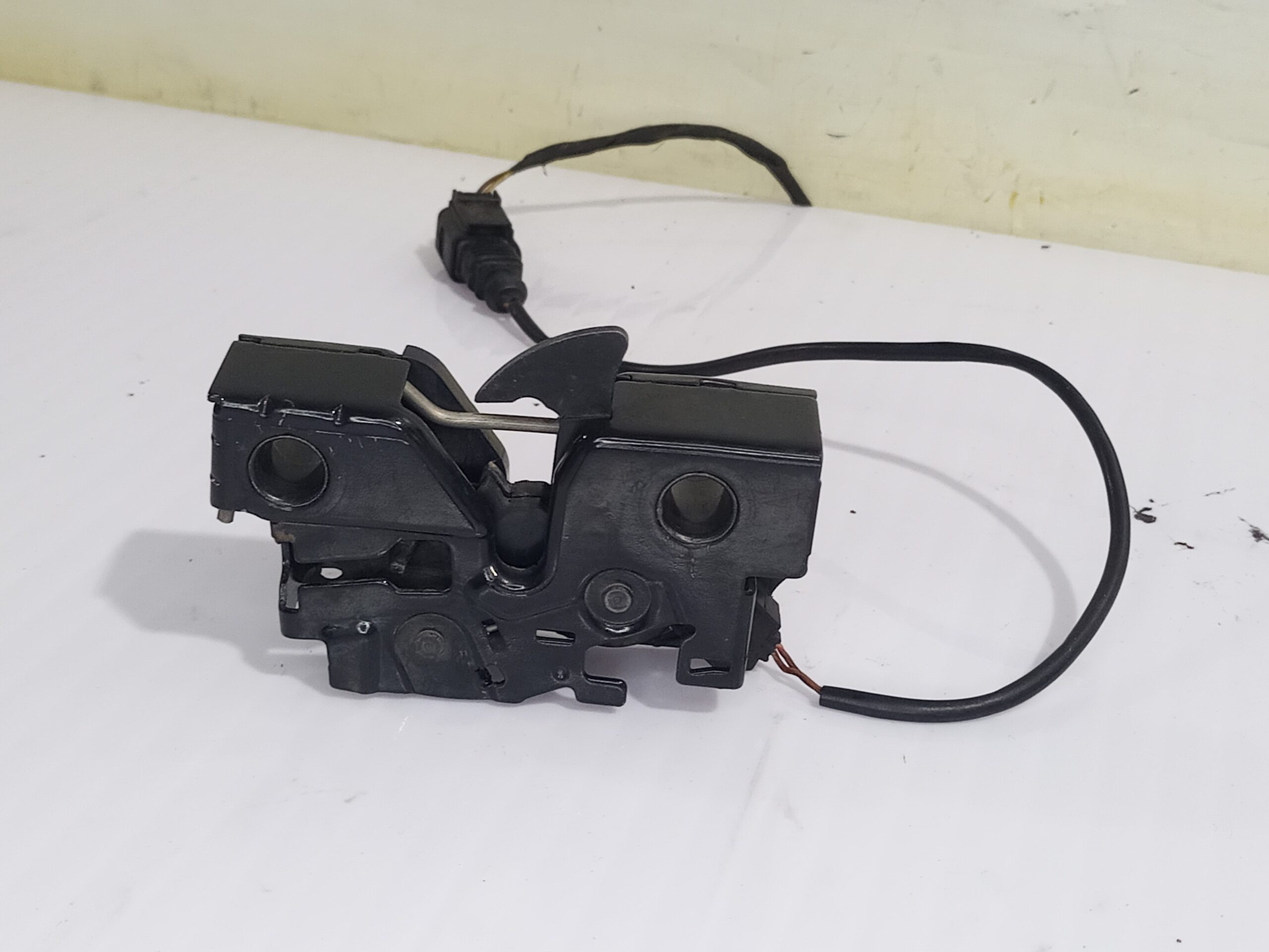 cerradura_capo_6c1823509_volkswagen_polo_6c1_advance_bluemotion