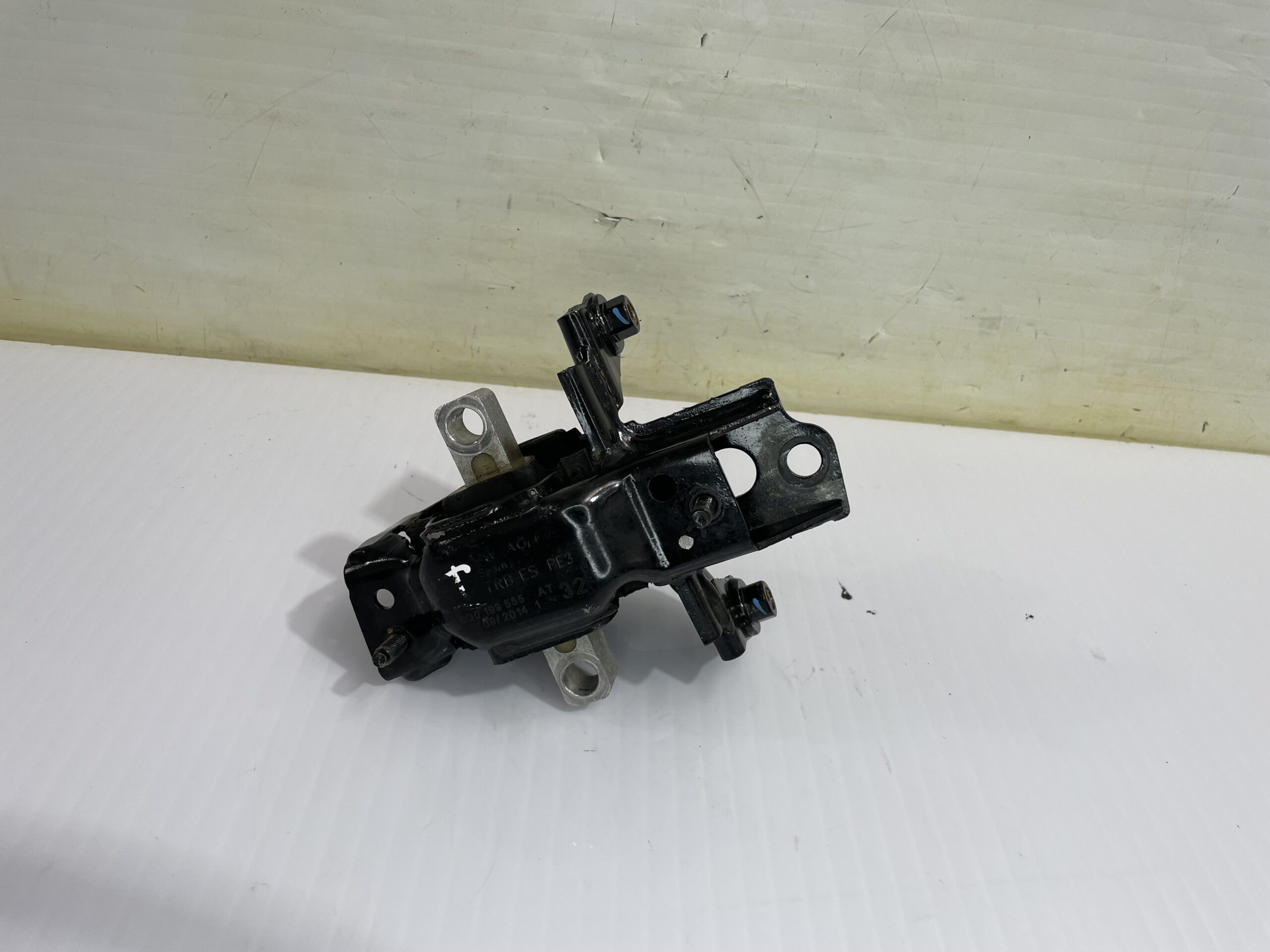 soporte_motor_izquierdo_6q0199555at_volkswagen_polo_6c1_advance_bluemotion