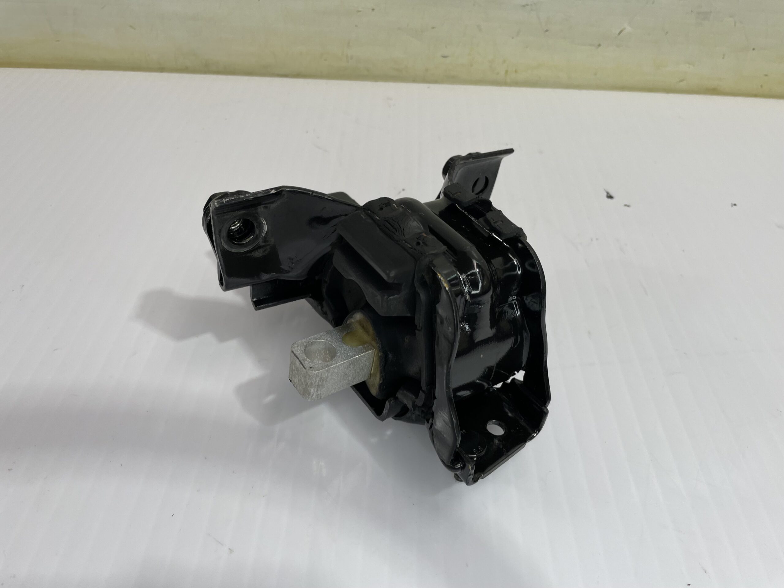 soporte_motor_izquierdo_6q0199555at_volkswagen_polo_6c1_advance_bluemotion